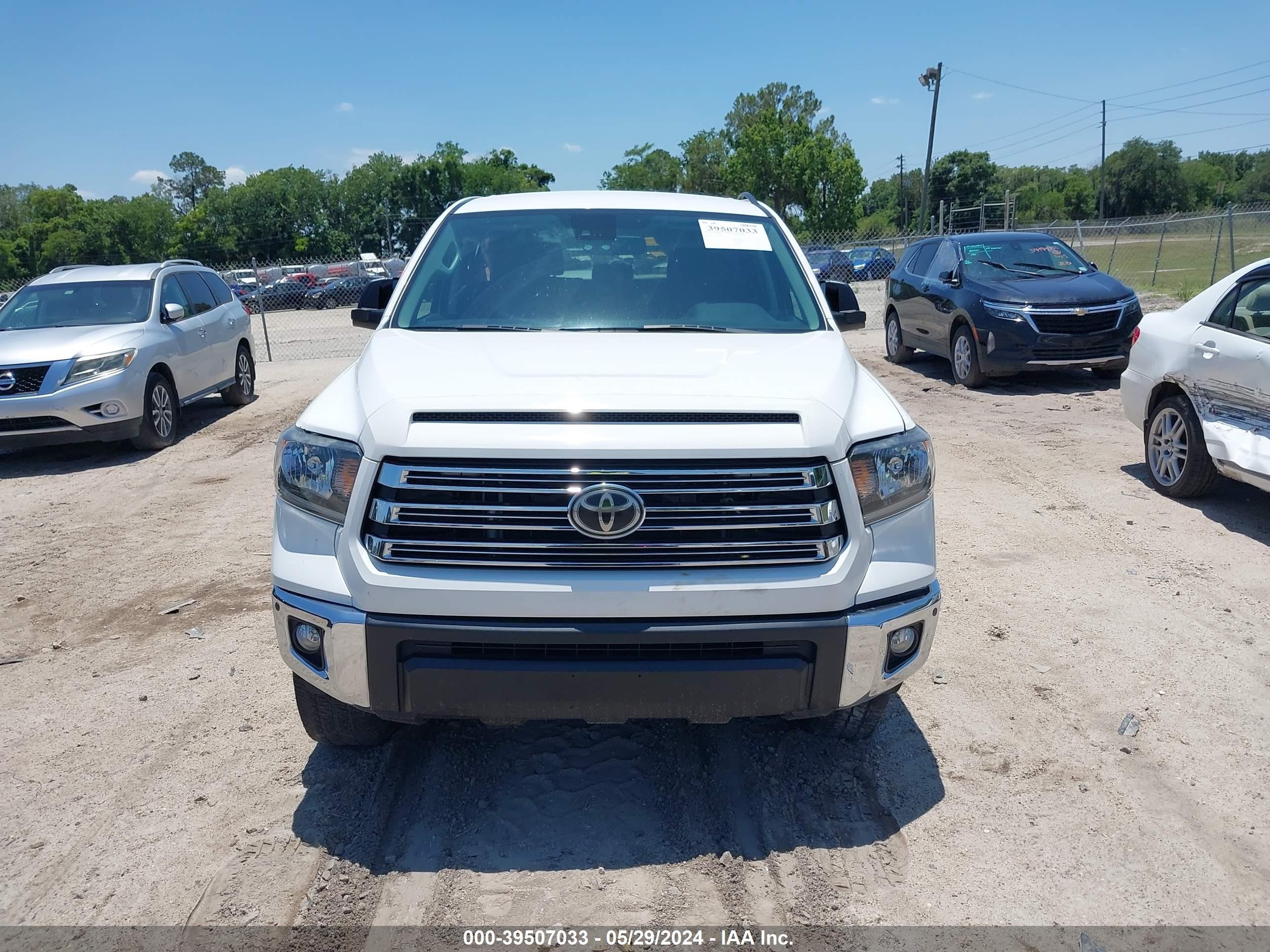 Photo 11 VIN: 5TFEY5F17MX274806 - TOYOTA TUNDRA 