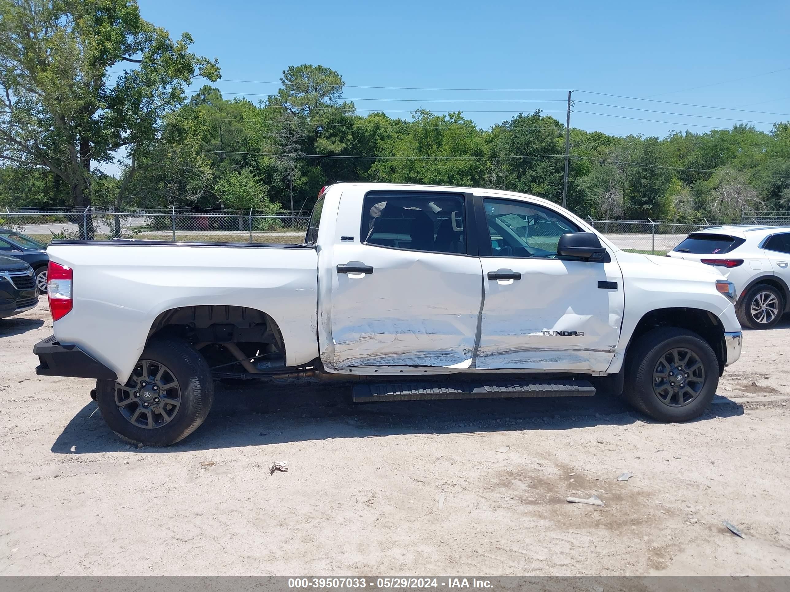 Photo 12 VIN: 5TFEY5F17MX274806 - TOYOTA TUNDRA 