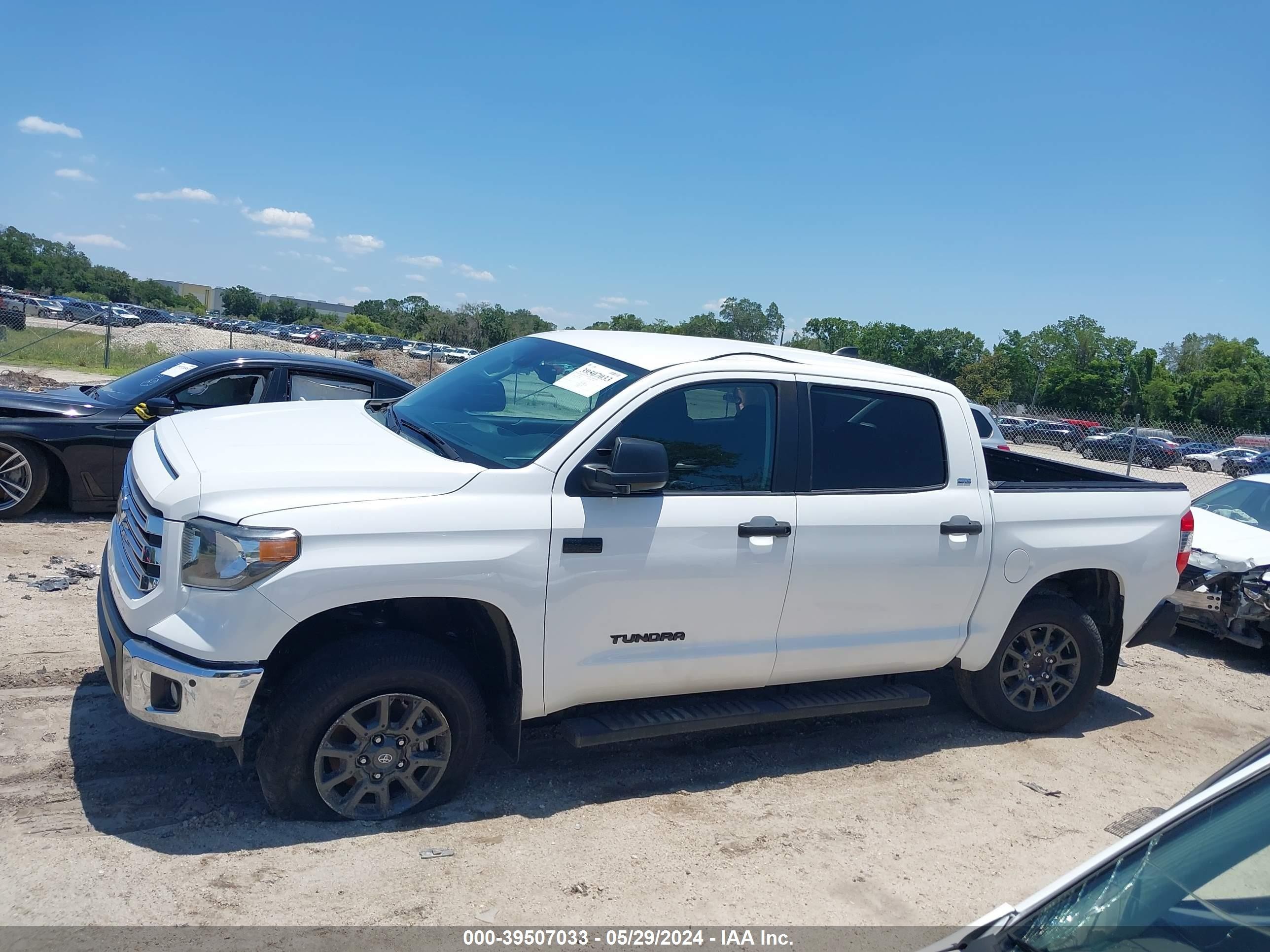 Photo 13 VIN: 5TFEY5F17MX274806 - TOYOTA TUNDRA 