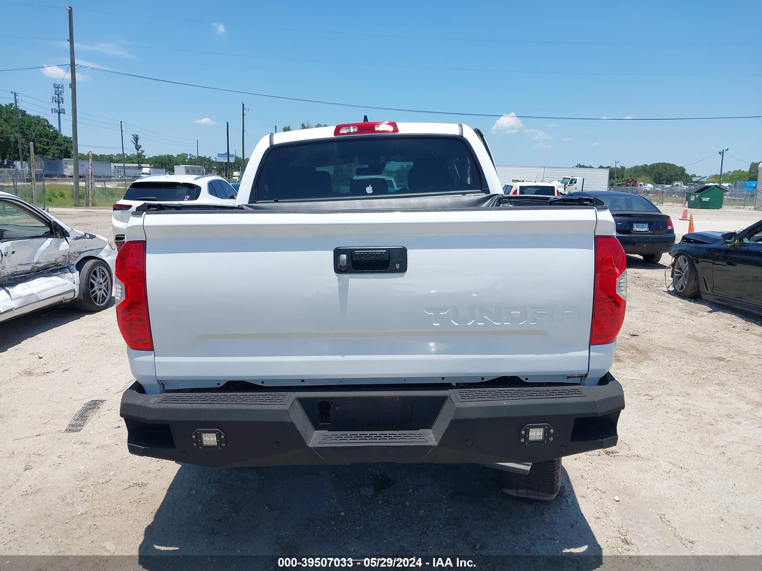 Photo 15 VIN: 5TFEY5F17MX274806 - TOYOTA TUNDRA 