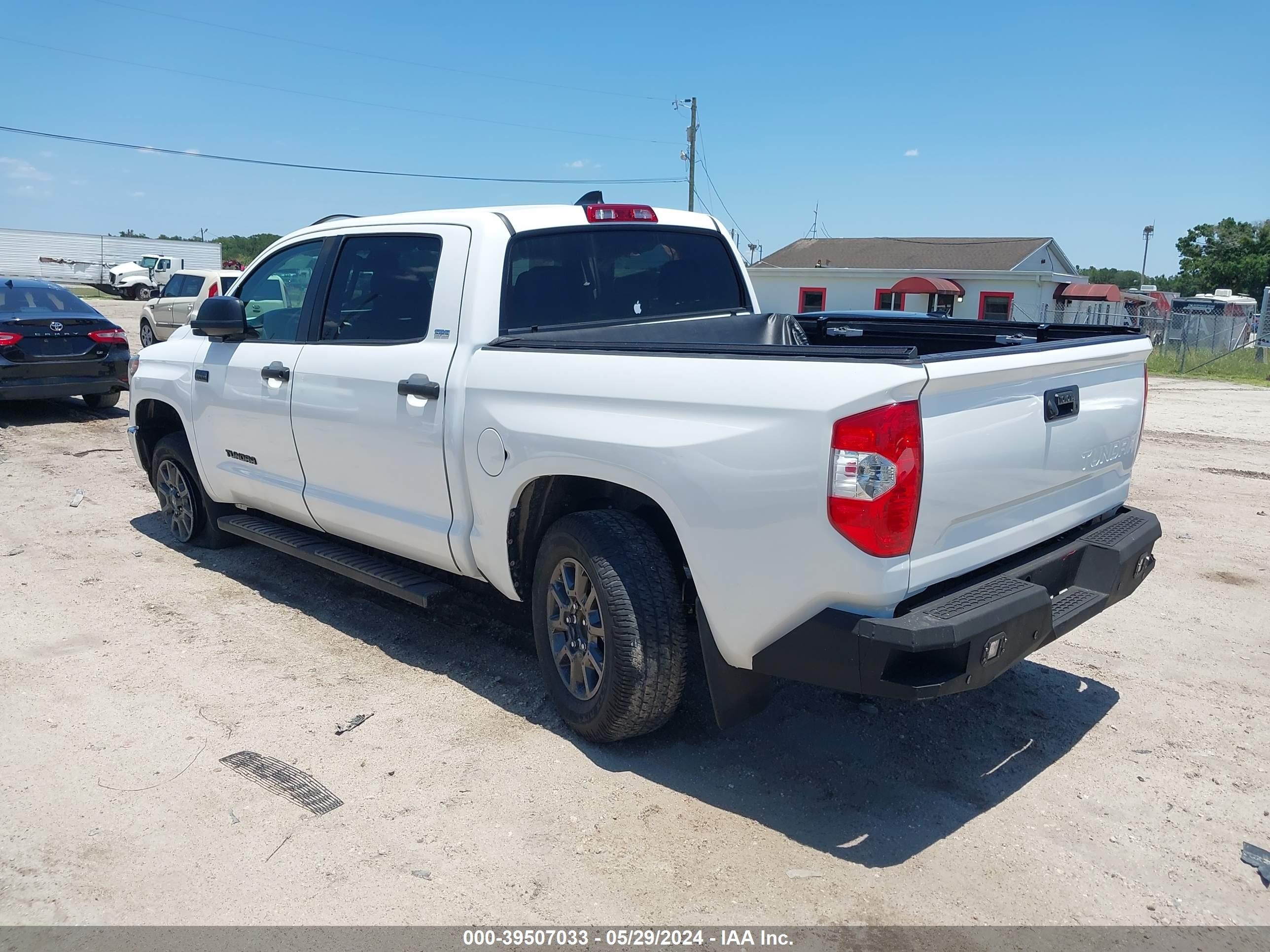 Photo 2 VIN: 5TFEY5F17MX274806 - TOYOTA TUNDRA 