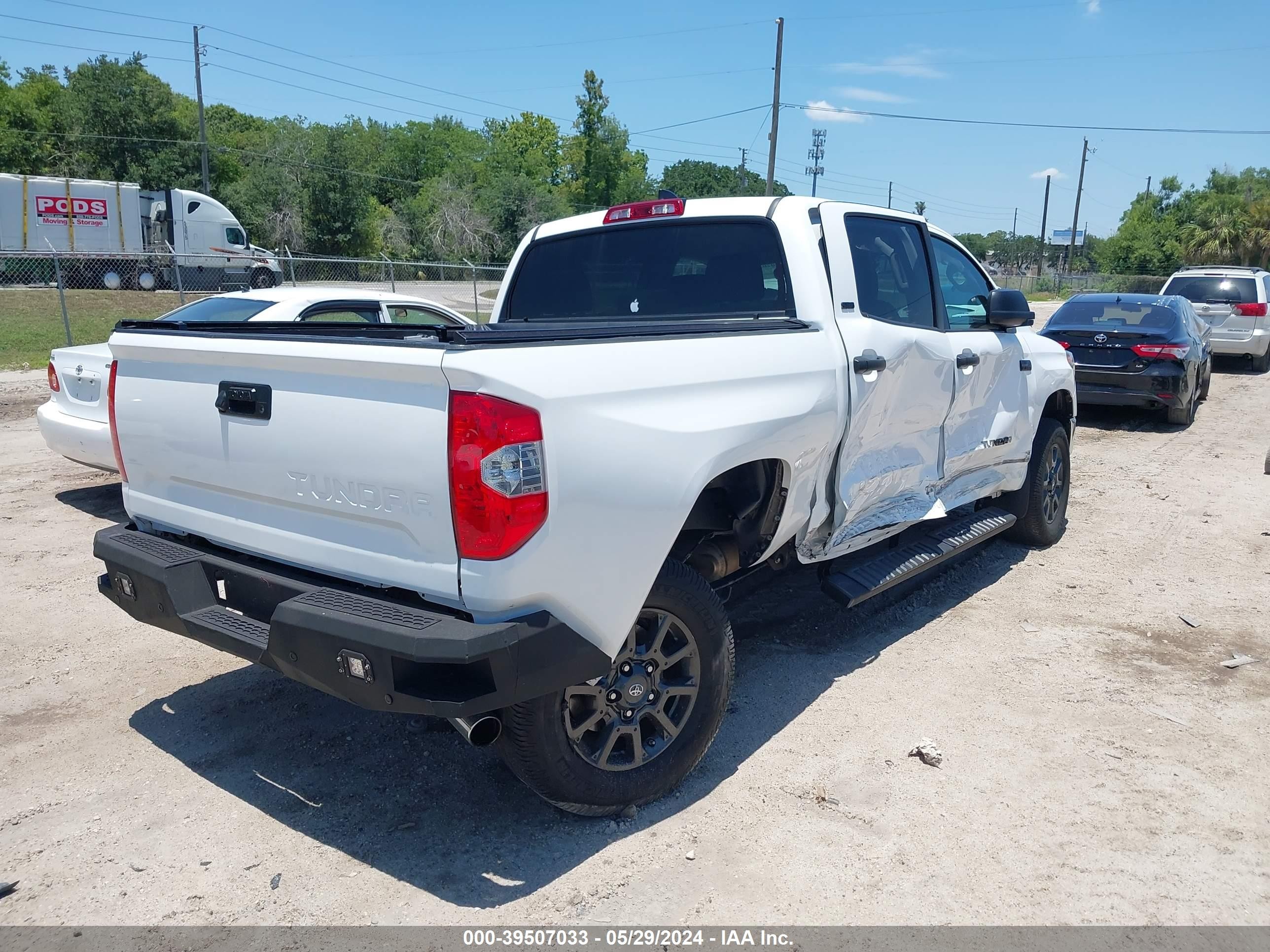 Photo 3 VIN: 5TFEY5F17MX274806 - TOYOTA TUNDRA 