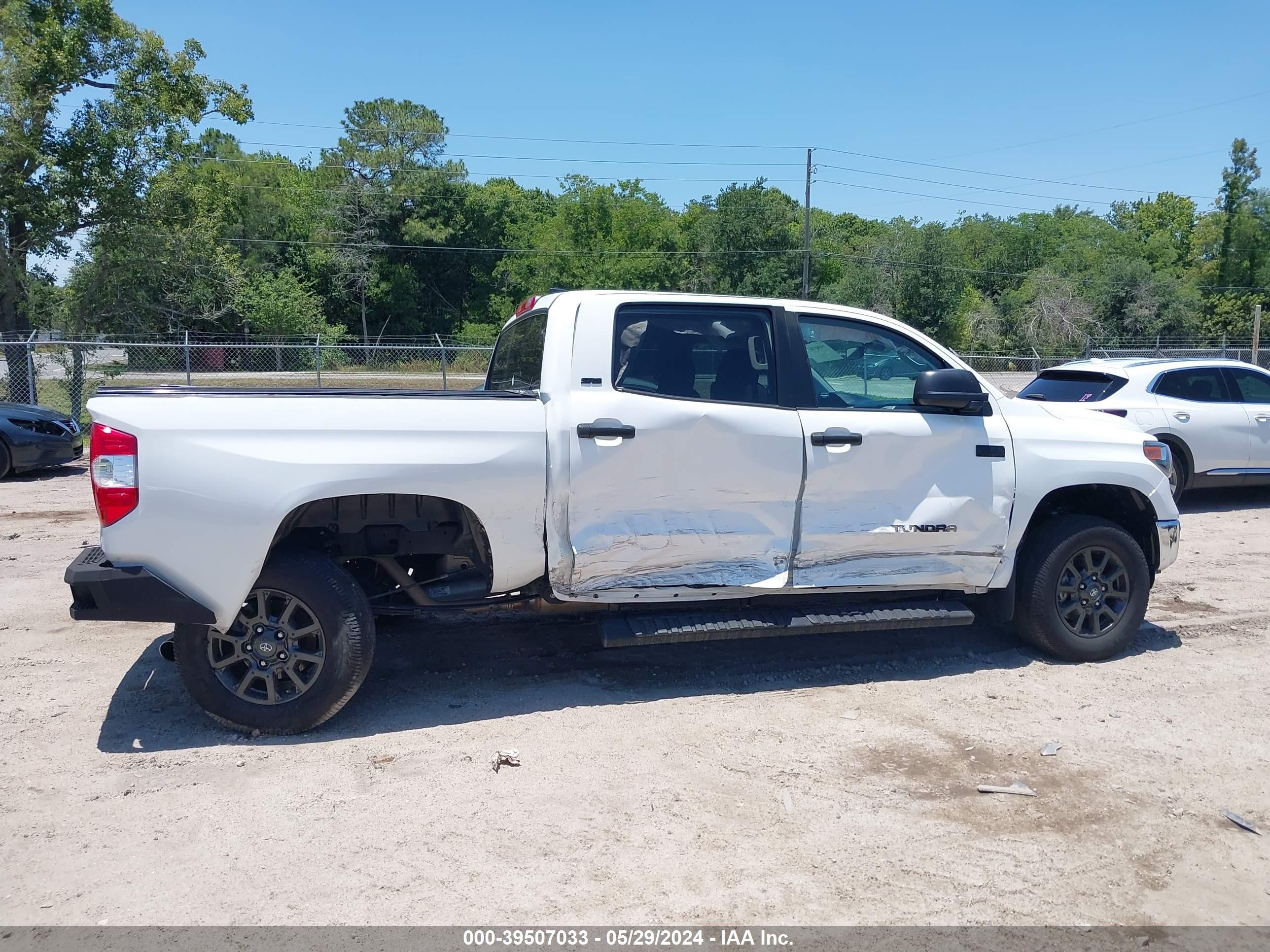 Photo 5 VIN: 5TFEY5F17MX274806 - TOYOTA TUNDRA 