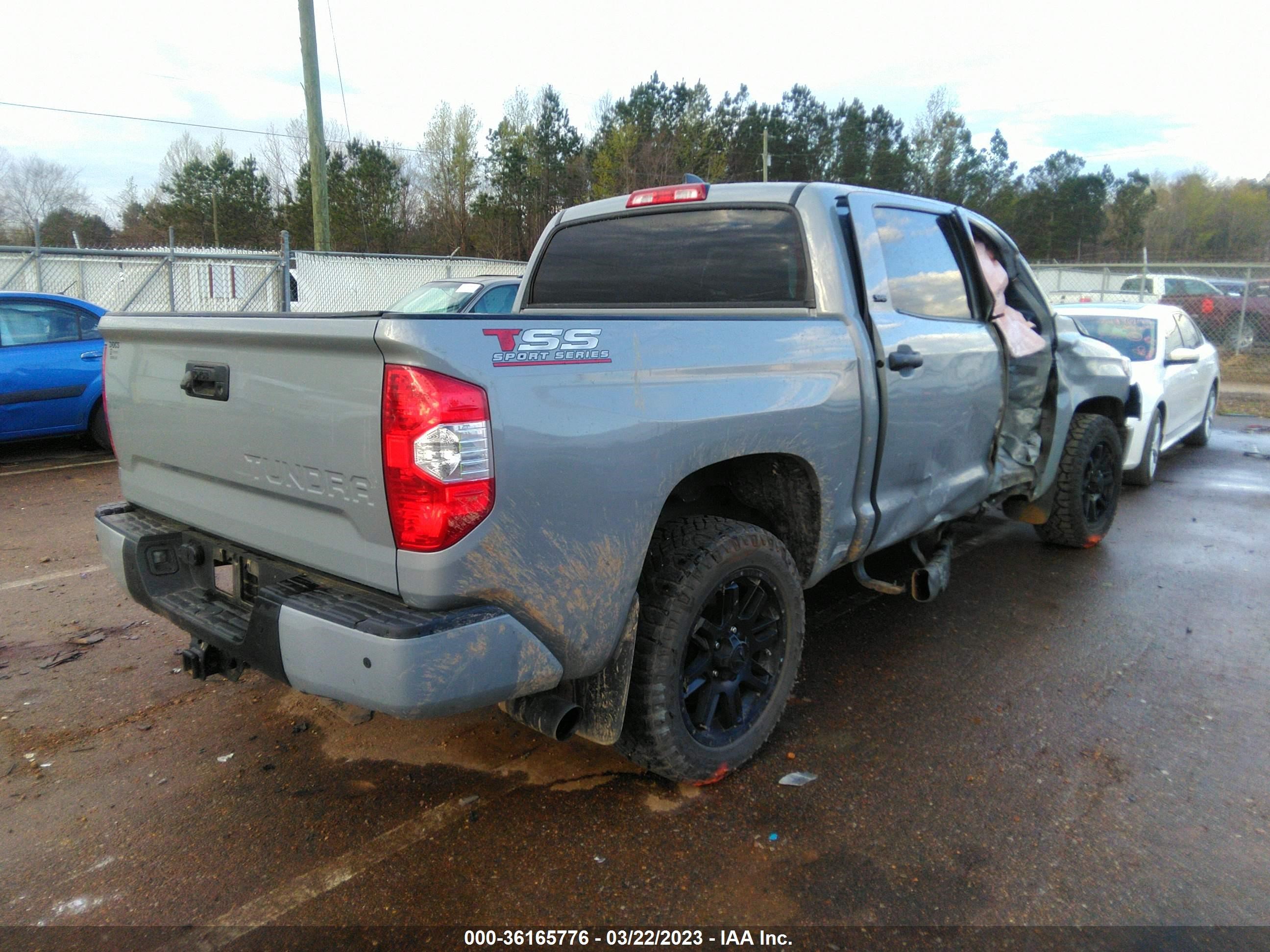 Photo 3 VIN: 5TFEY5F17MX281108 - TOYOTA TUNDRA 