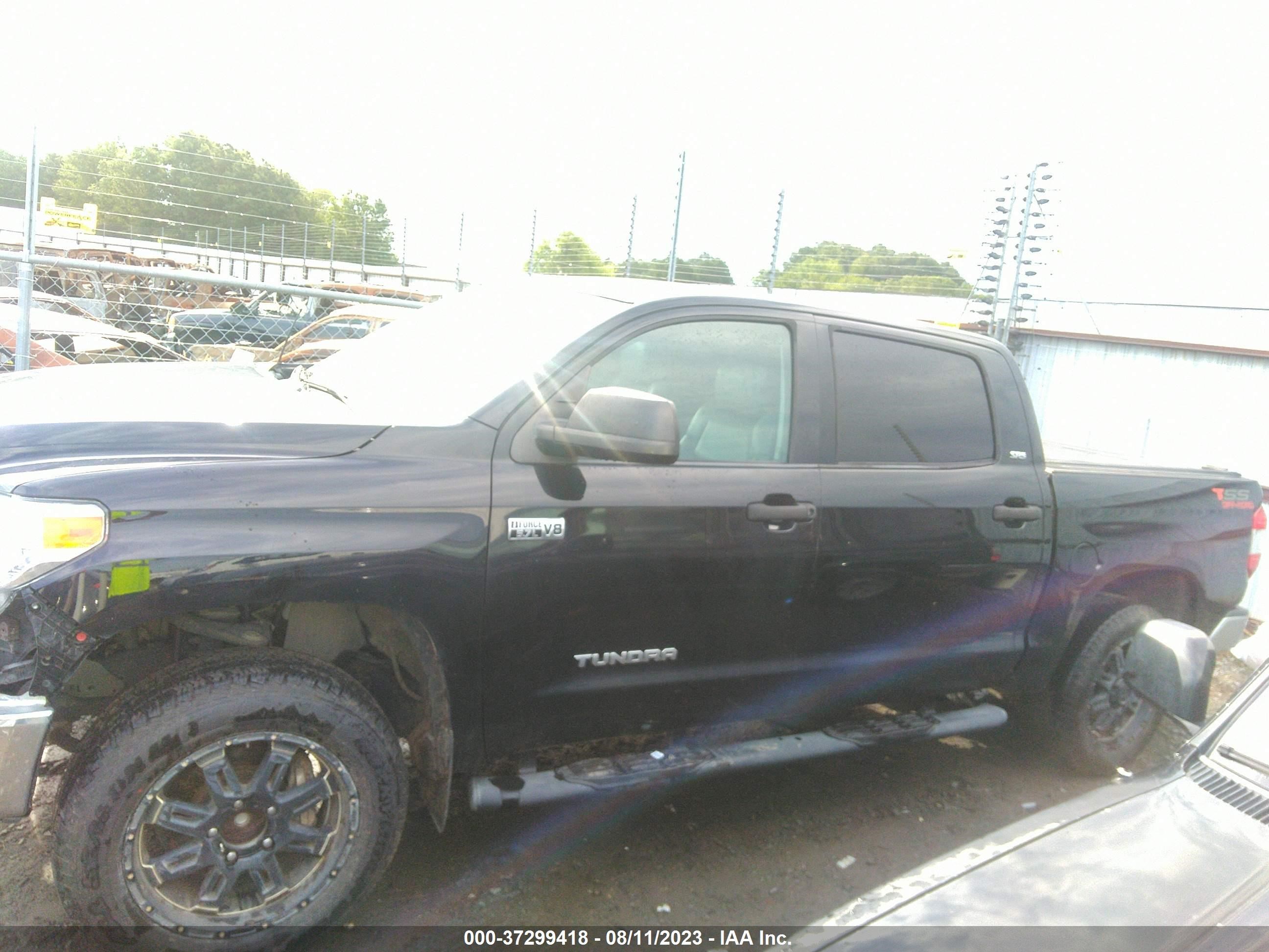 Photo 13 VIN: 5TFEY5F18EX159214 - TOYOTA TUNDRA 