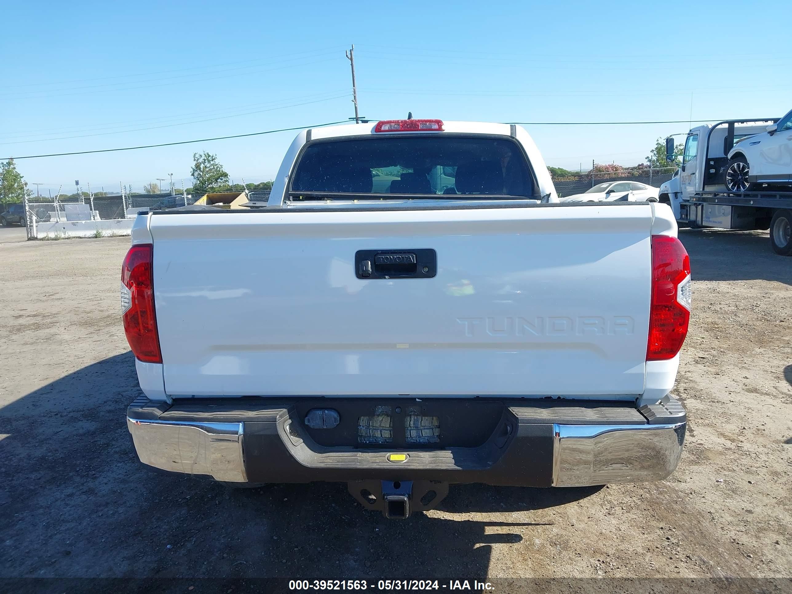 Photo 16 VIN: 5TFEY5F18MX293669 - TOYOTA TUNDRA 