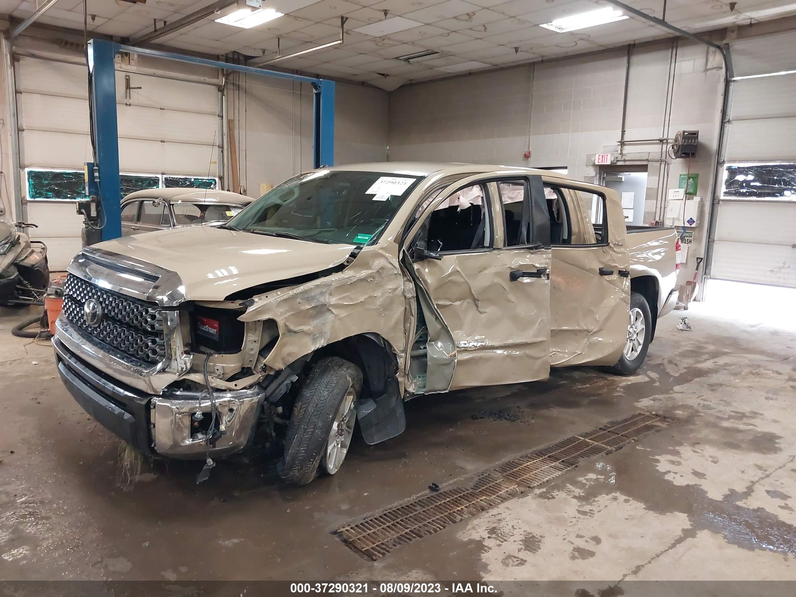 Photo 1 VIN: 5TFEY5F19JX236425 - TOYOTA TUNDRA 