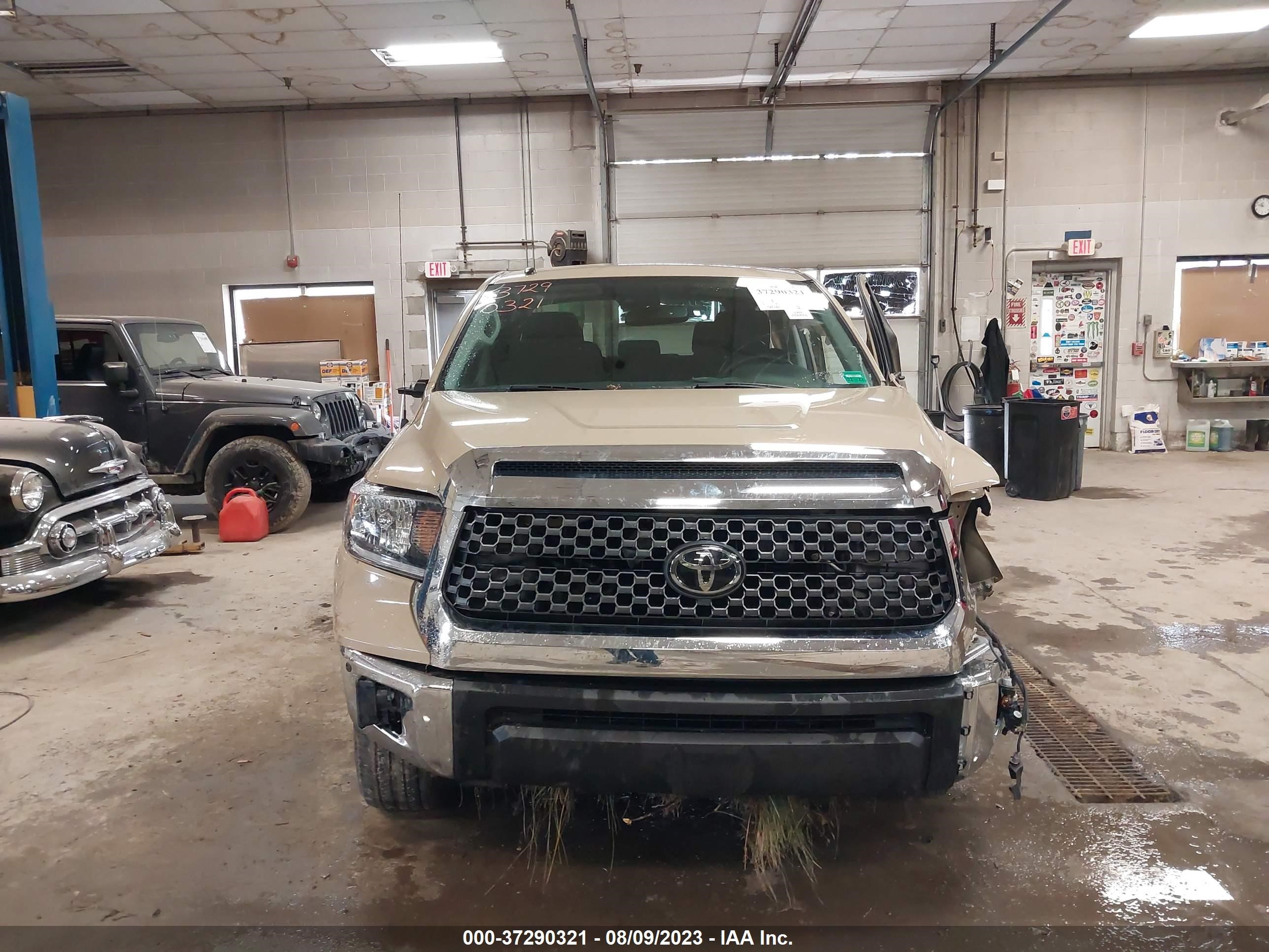 Photo 12 VIN: 5TFEY5F19JX236425 - TOYOTA TUNDRA 