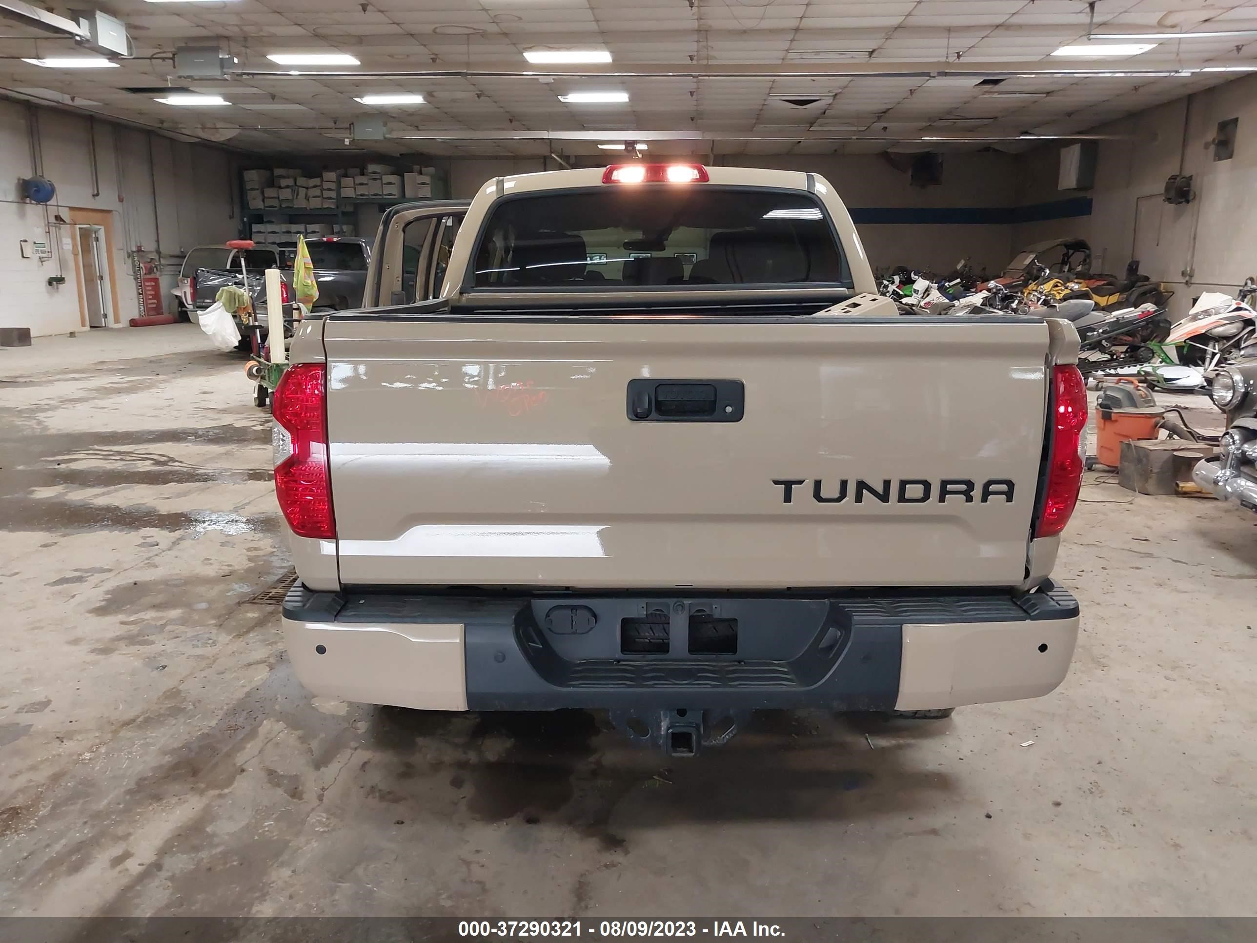 Photo 16 VIN: 5TFEY5F19JX236425 - TOYOTA TUNDRA 