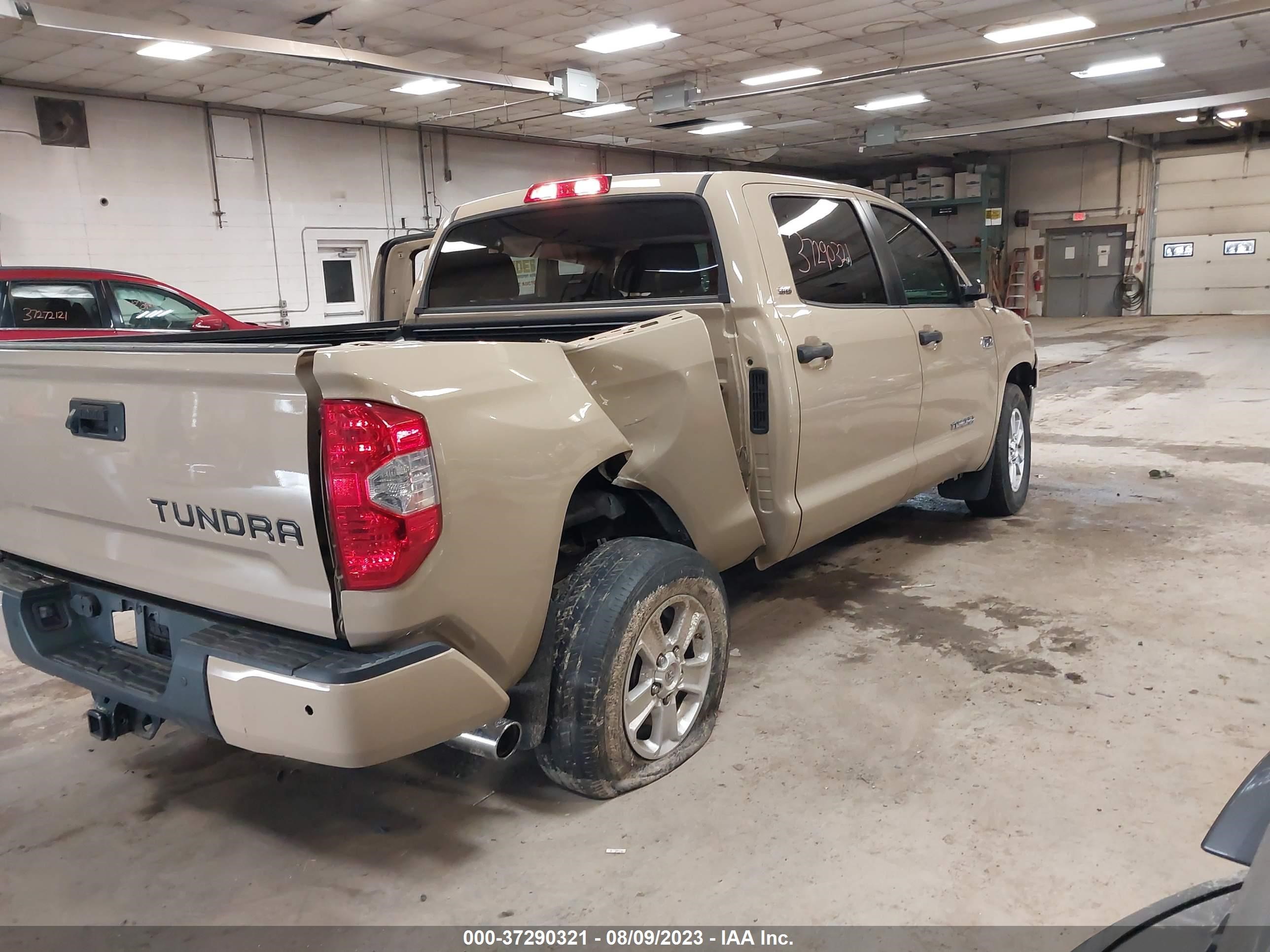 Photo 3 VIN: 5TFEY5F19JX236425 - TOYOTA TUNDRA 