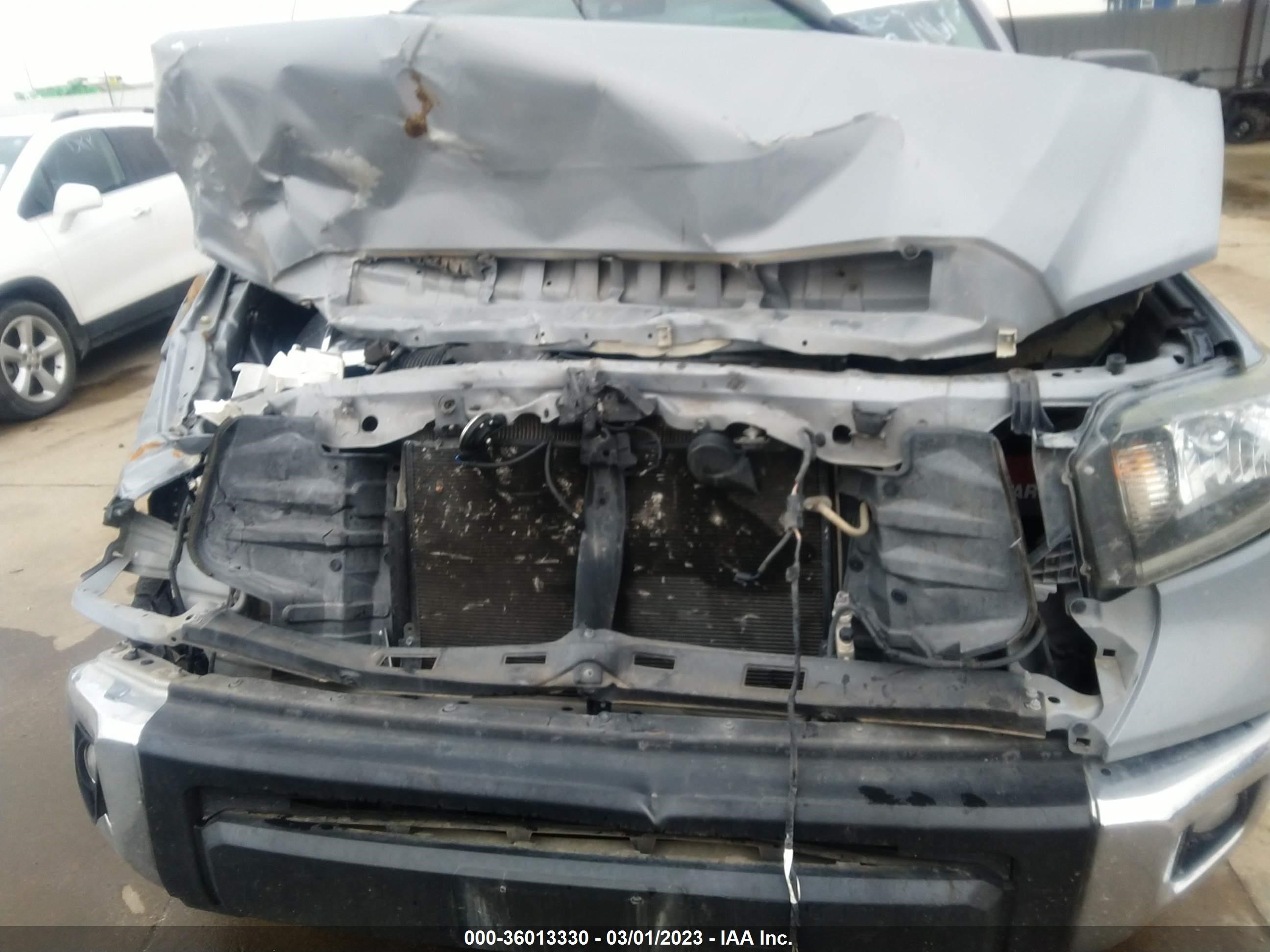 Photo 5 VIN: 5TFEY5F19KX251007 - TOYOTA TUNDRA 