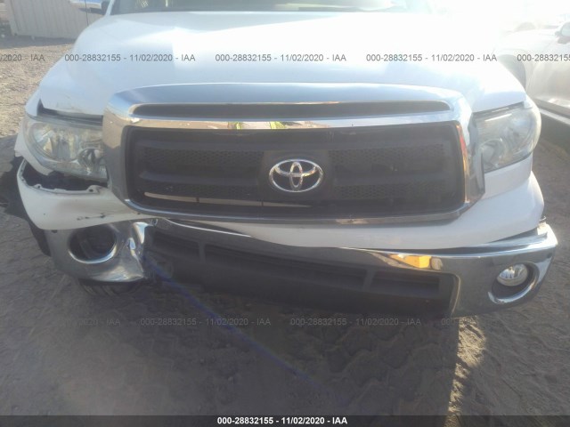 Photo 5 VIN: 5TFEY5F1XCX130021 - TOYOTA TUNDRA 2WD TRUCK 