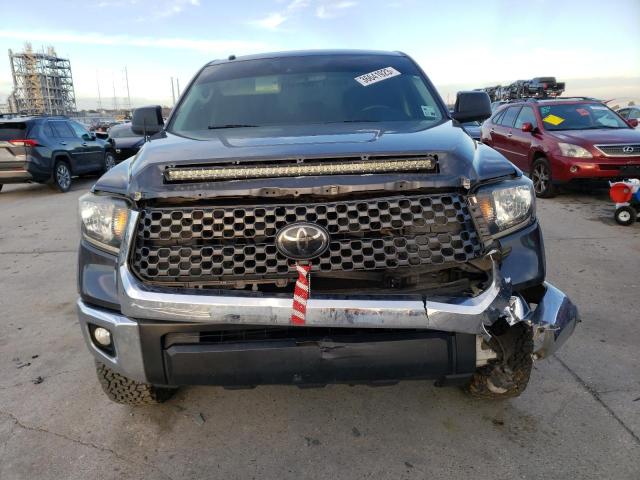 Photo 4 VIN: 5TFEY5F1XJX240435 - TOYOTA TUNDRA CRE 