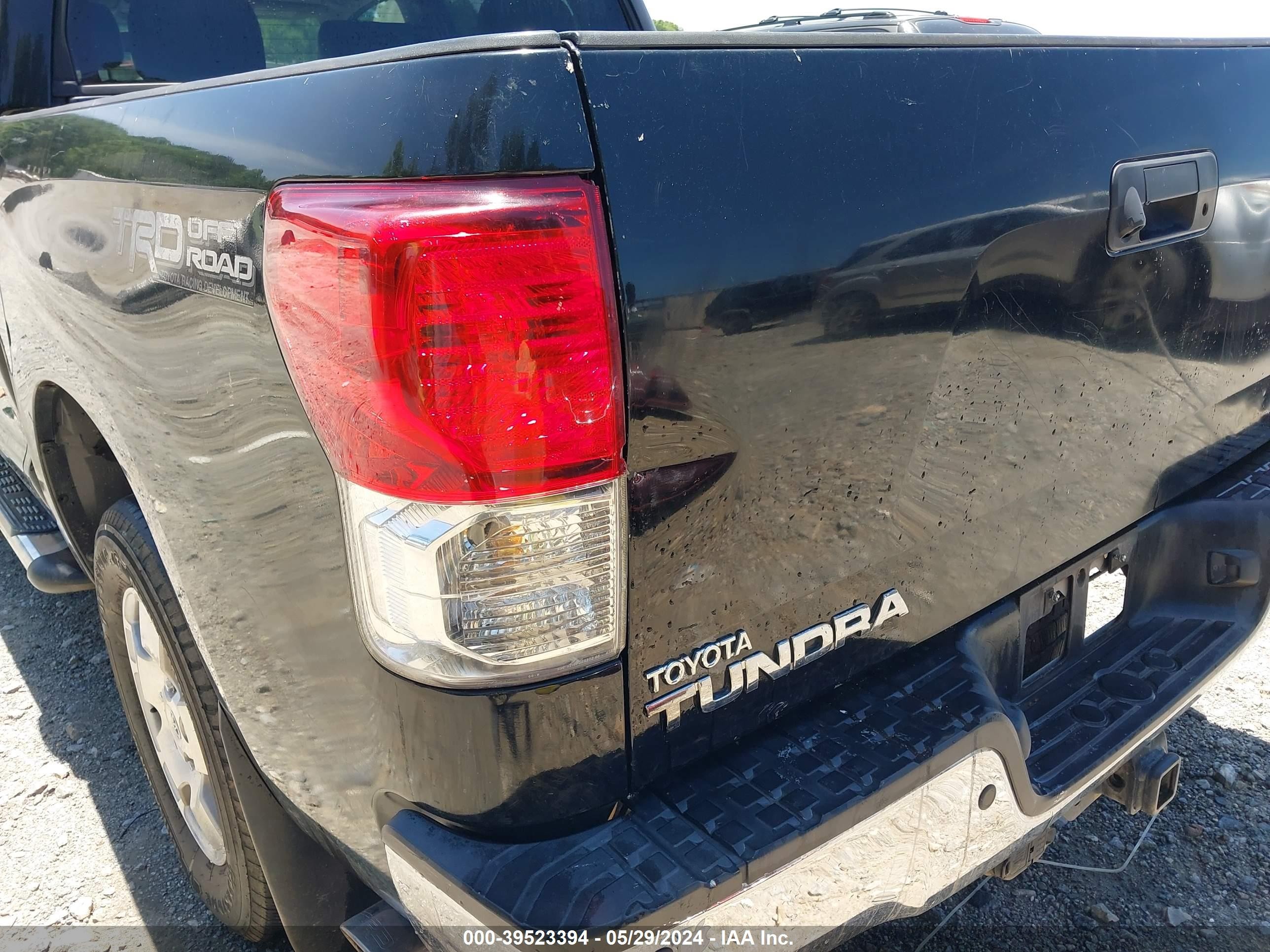 Photo 17 VIN: 5TFFY5F18AX096842 - TOYOTA TUNDRA 