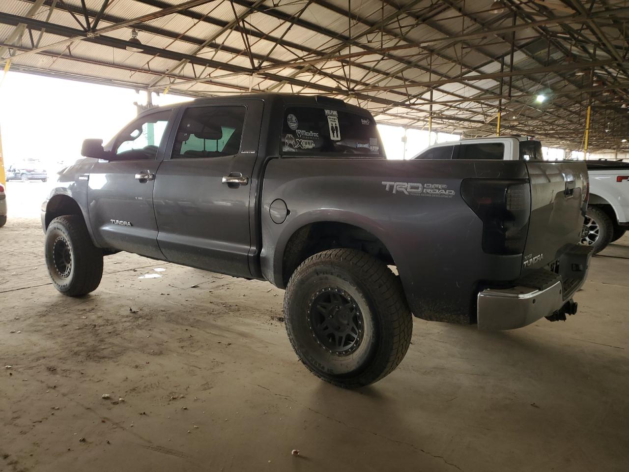 Photo 1 VIN: 5TFFY5F19BX098763 - TOYOTA TUNDRA 