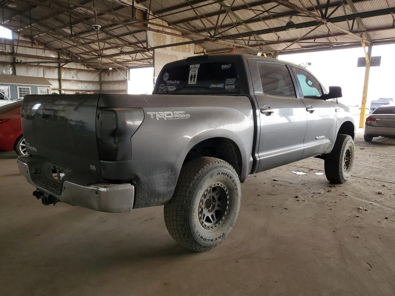 Photo 2 VIN: 5TFFY5F19BX098763 - TOYOTA TUNDRA 