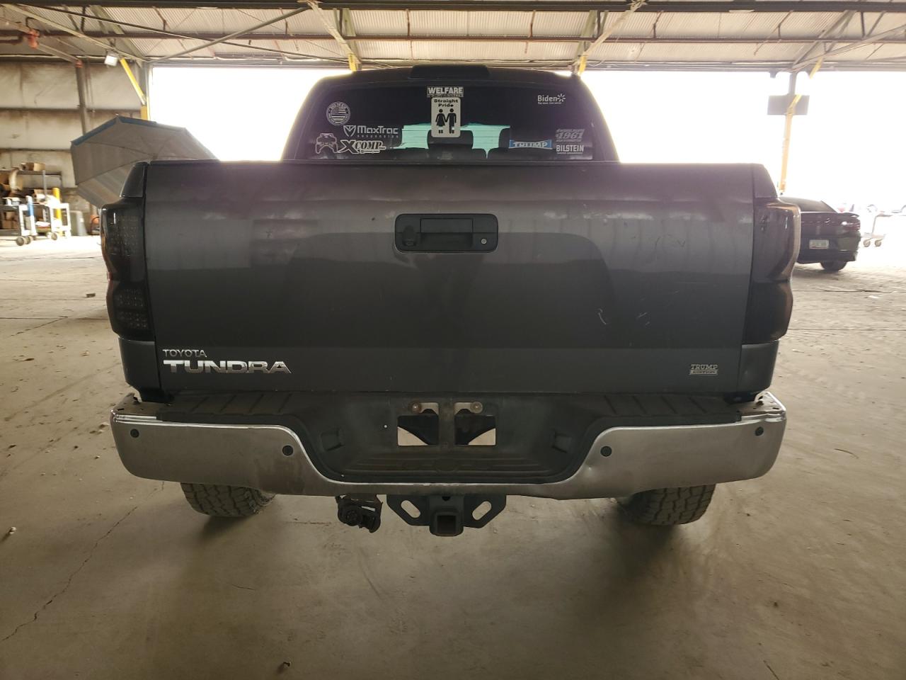 Photo 5 VIN: 5TFFY5F19BX098763 - TOYOTA TUNDRA 