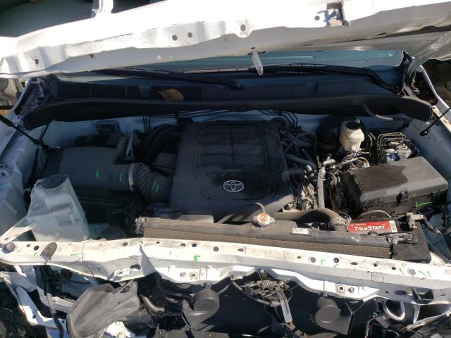 Photo 6 VIN: 5TFFY5F1XJX240858 - TOYOTA TUNDRA CRE 