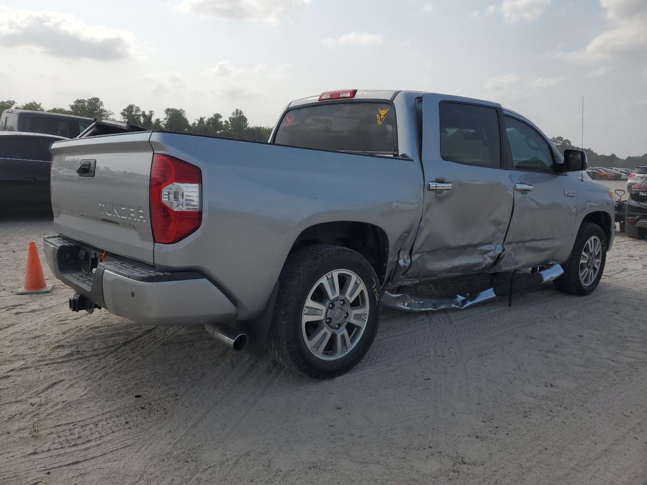 Photo 2 VIN: 5TFGY5F12EX157645 - TOYOTA TUNDRA 