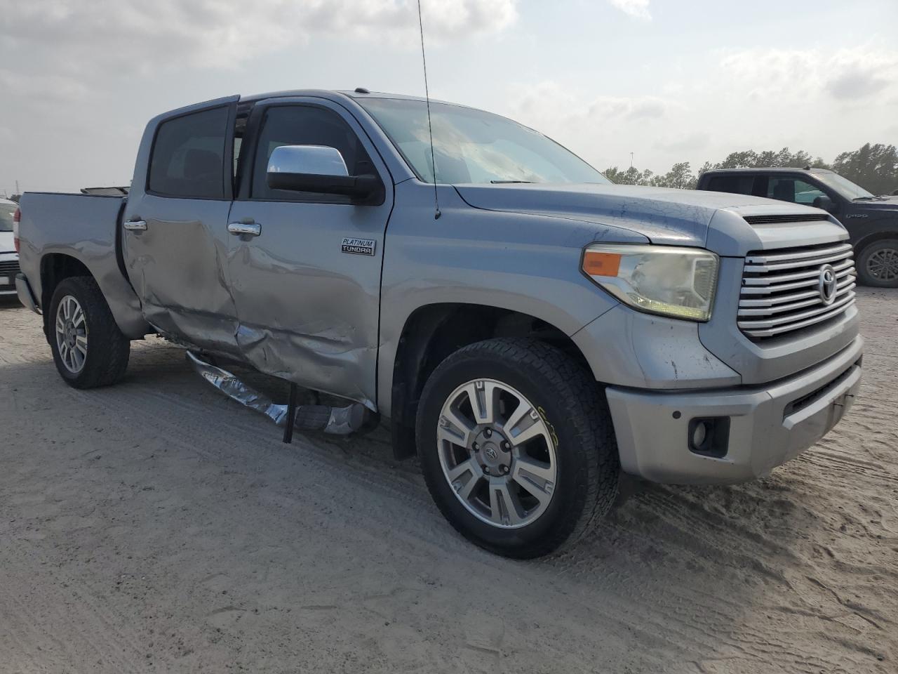 Photo 3 VIN: 5TFGY5F12EX157645 - TOYOTA TUNDRA 