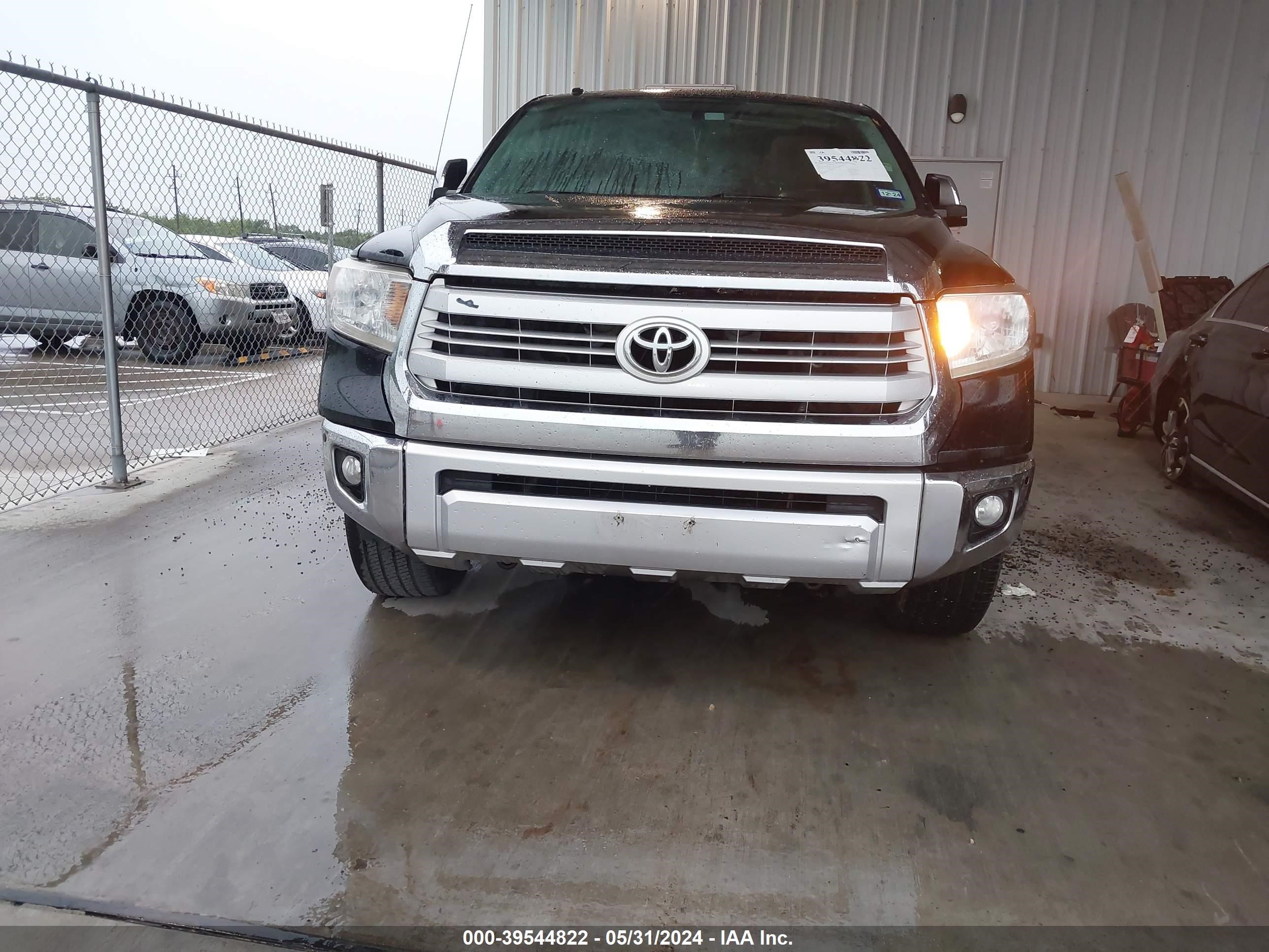 Photo 11 VIN: 5TFGY5F19EX156573 - TOYOTA TUNDRA 