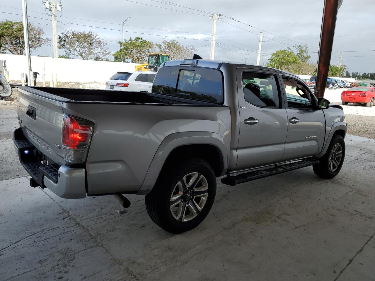 Photo 2 VIN: 5TFGZ5AN3HX101807 - TOYOTA TACOMA 