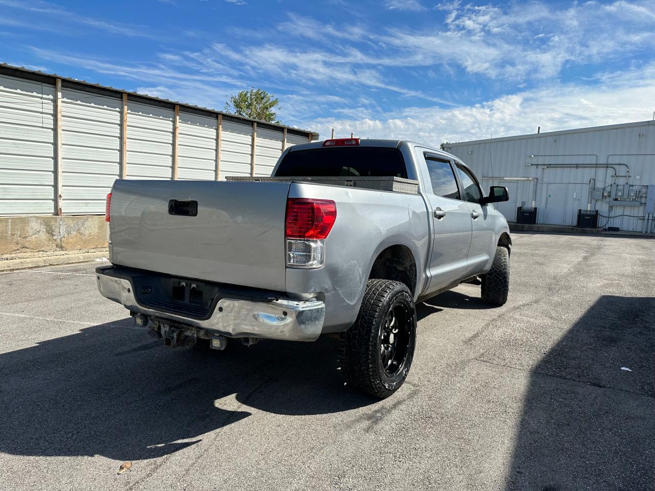 Photo 3 VIN: 5TFHW5F10AX149676 - TOYOTA TUNDRA 