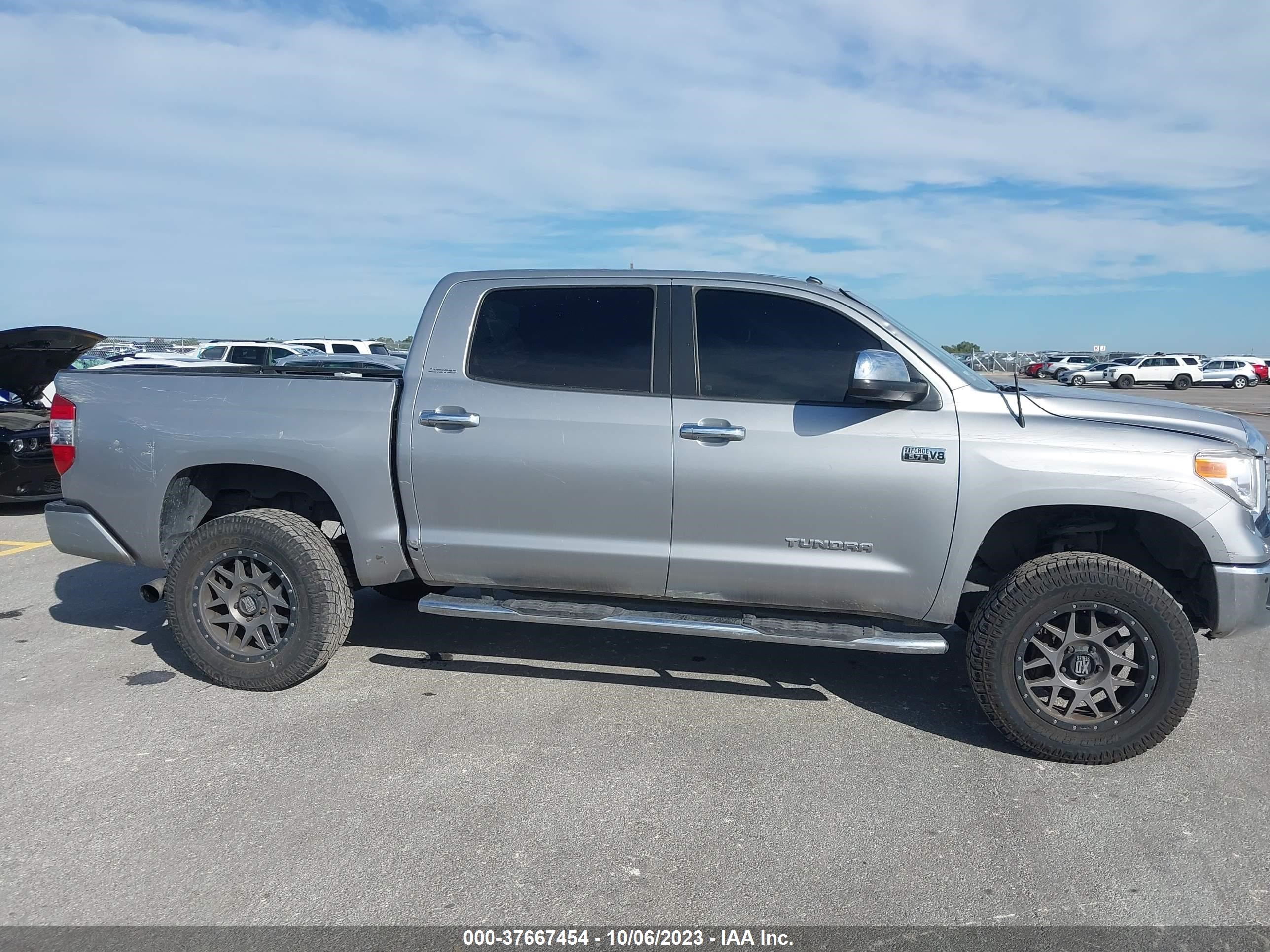 Photo 12 VIN: 5TFHW5F10GX505939 - TOYOTA TUNDRA 