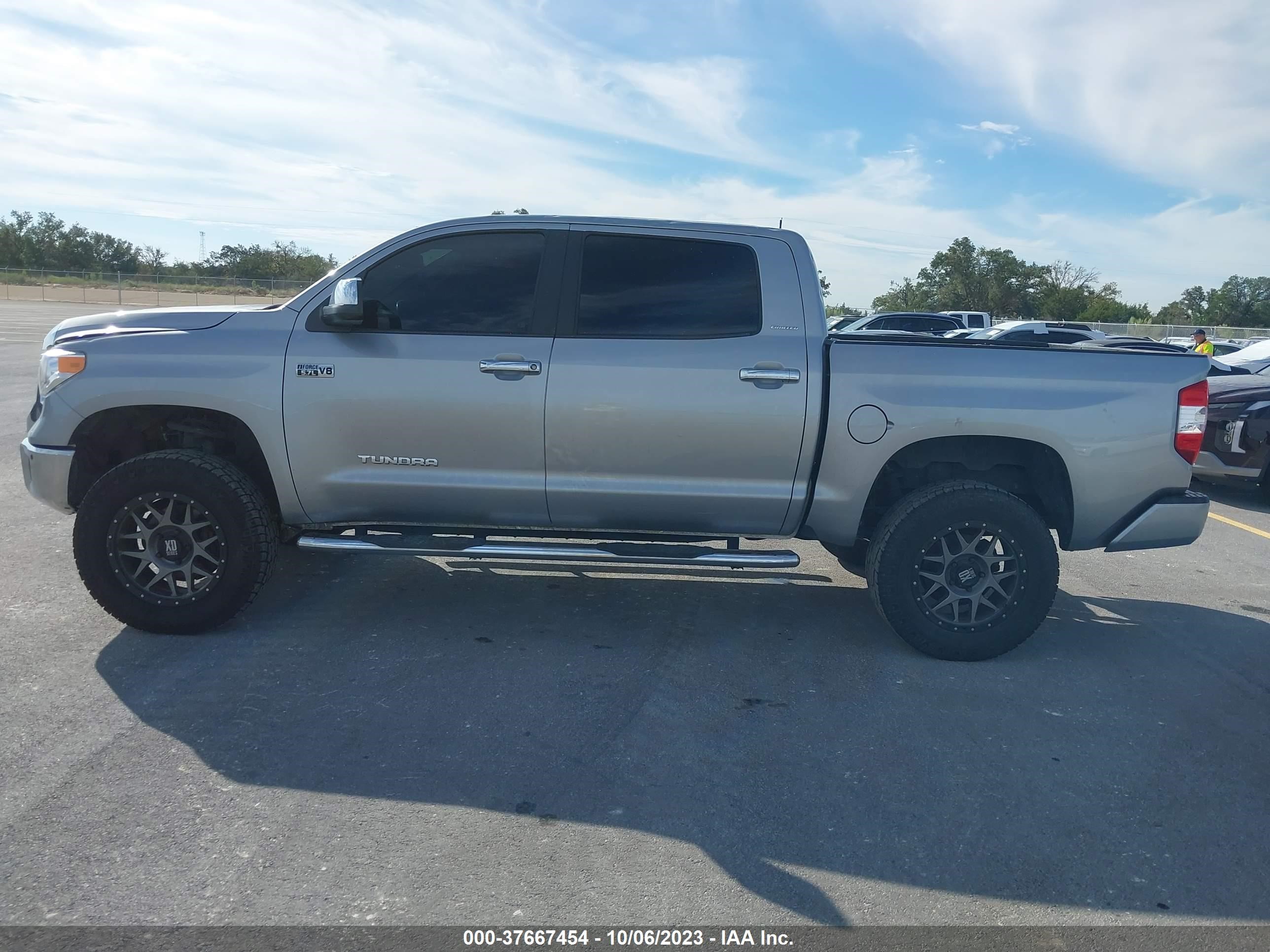 Photo 13 VIN: 5TFHW5F10GX505939 - TOYOTA TUNDRA 