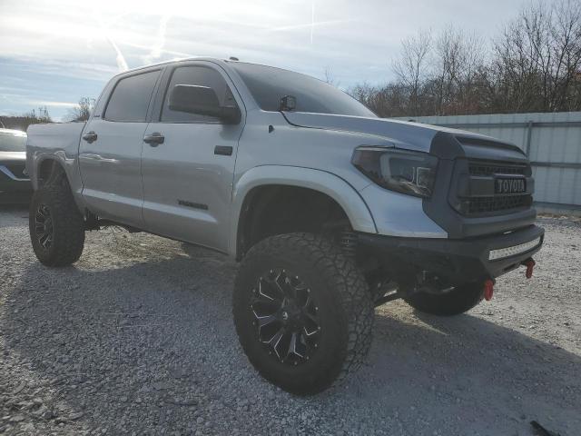 Photo 3 VIN: 5TFHW5F11GX503178 - TOYOTA TUNDRA CRE 