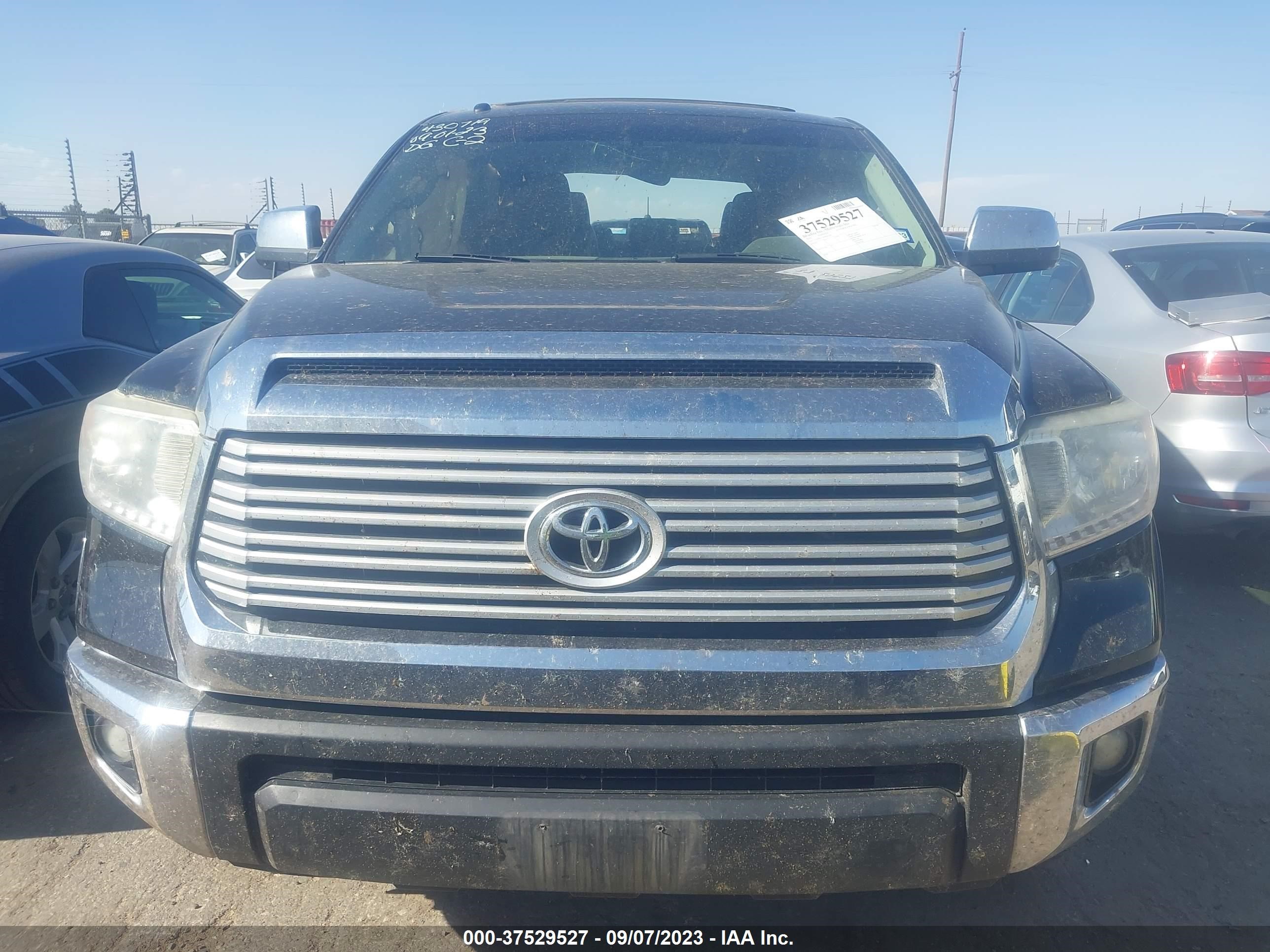 Photo 12 VIN: 5TFHW5F13FX450160 - TOYOTA TUNDRA 