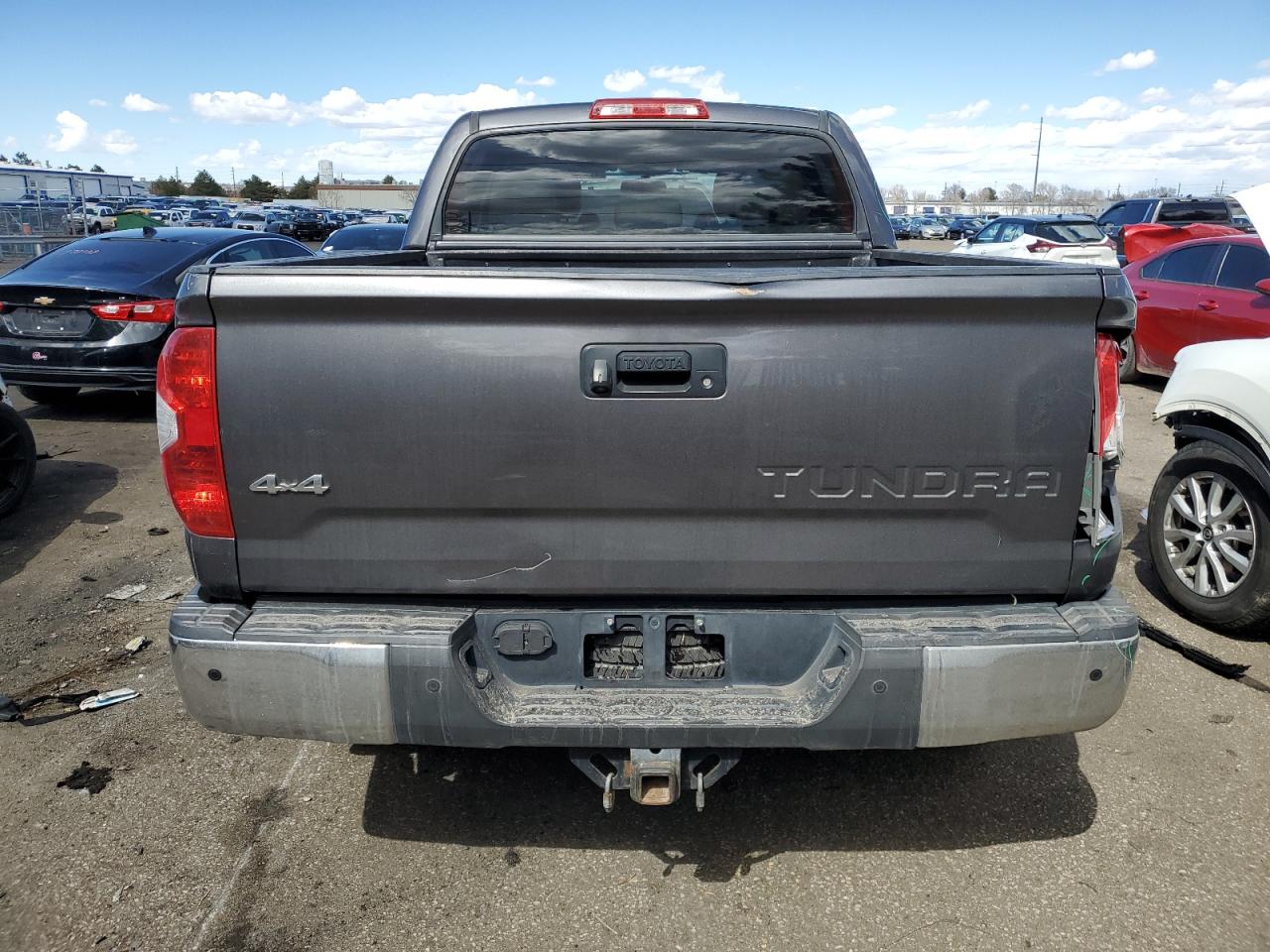 Photo 5 VIN: 5TFHW5F16EX377333 - TOYOTA TUNDRA 