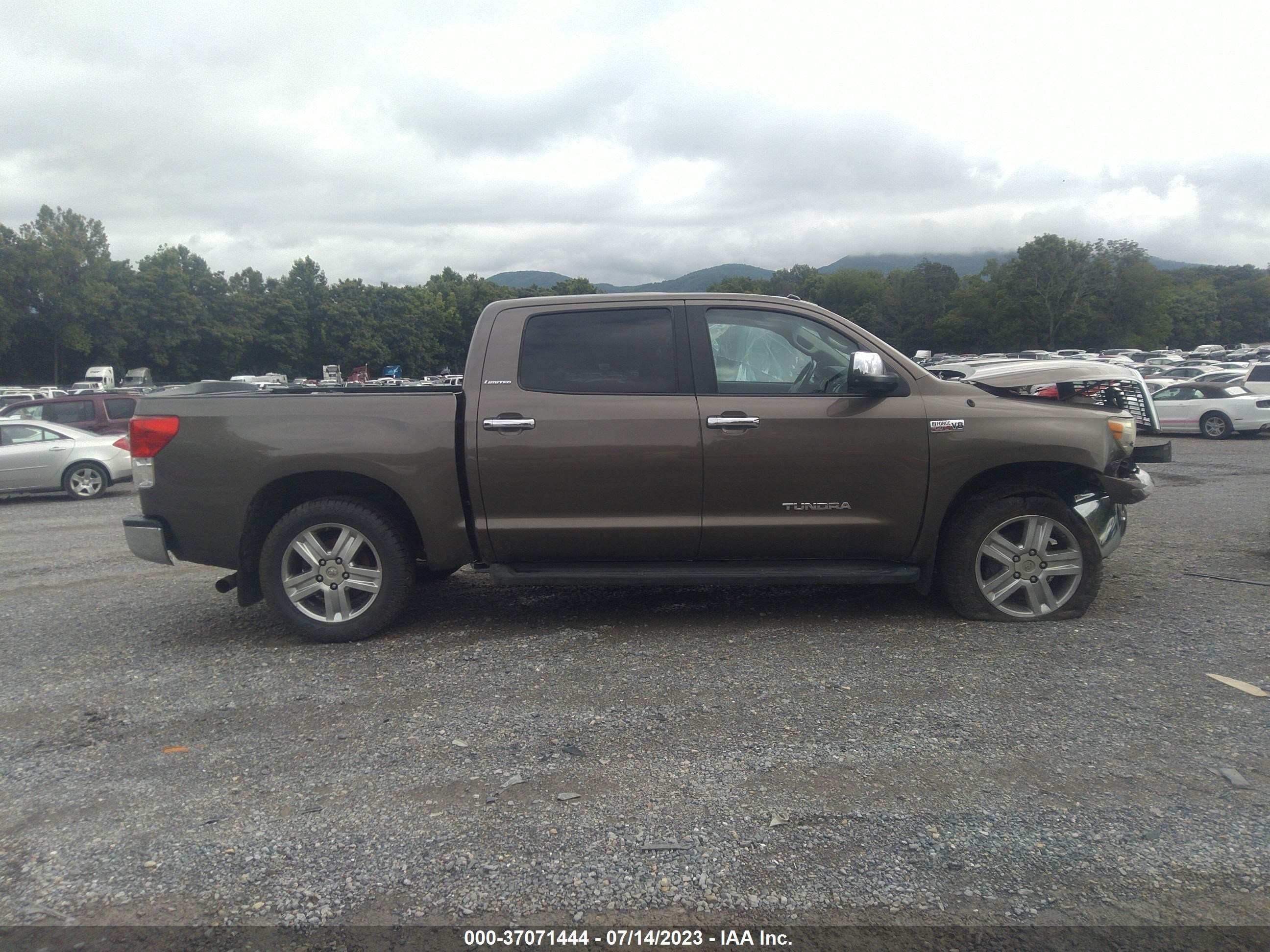 Photo 13 VIN: 5TFHW5F17AX100765 - TOYOTA TUNDRA 