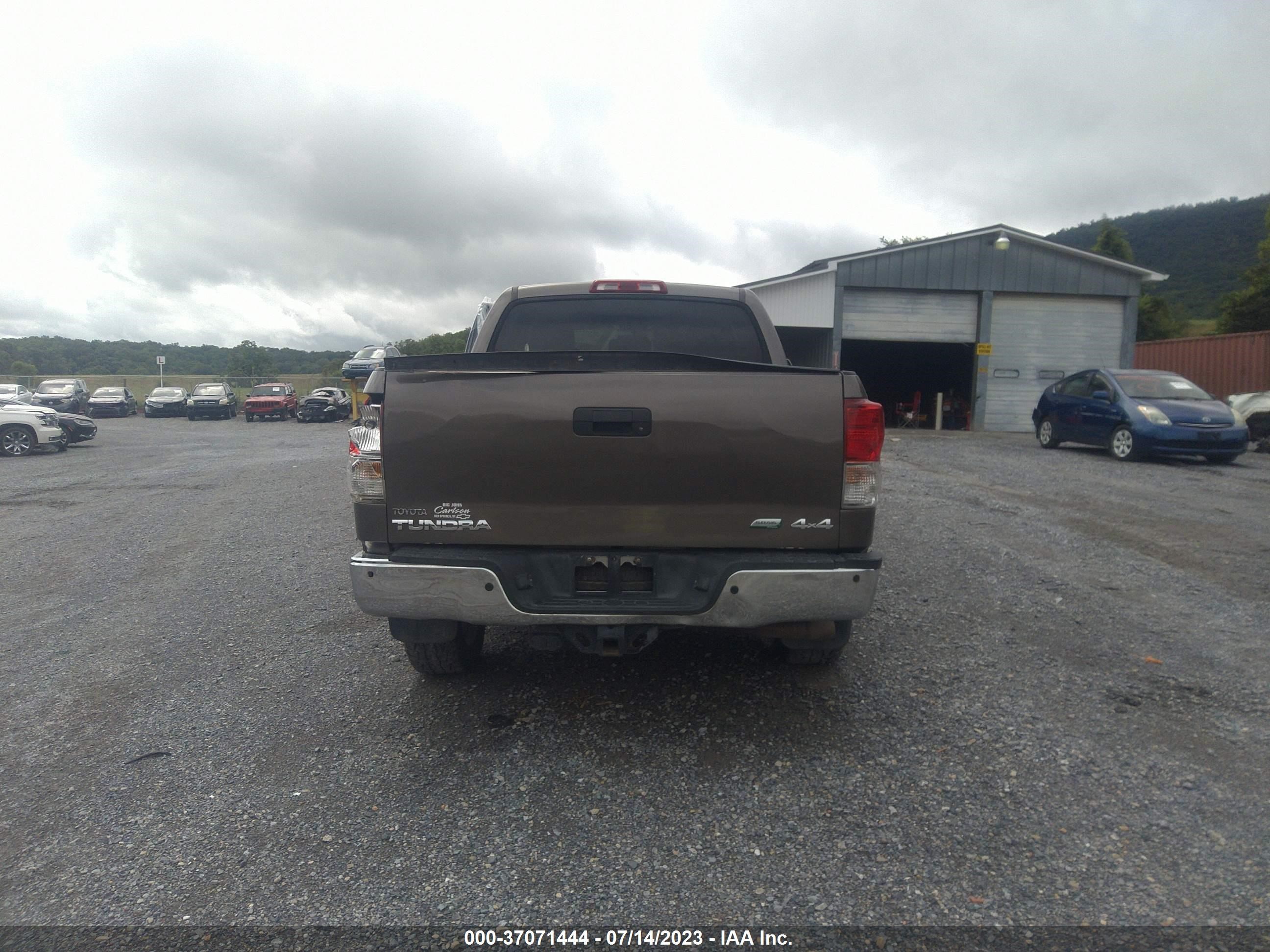 Photo 16 VIN: 5TFHW5F17AX100765 - TOYOTA TUNDRA 