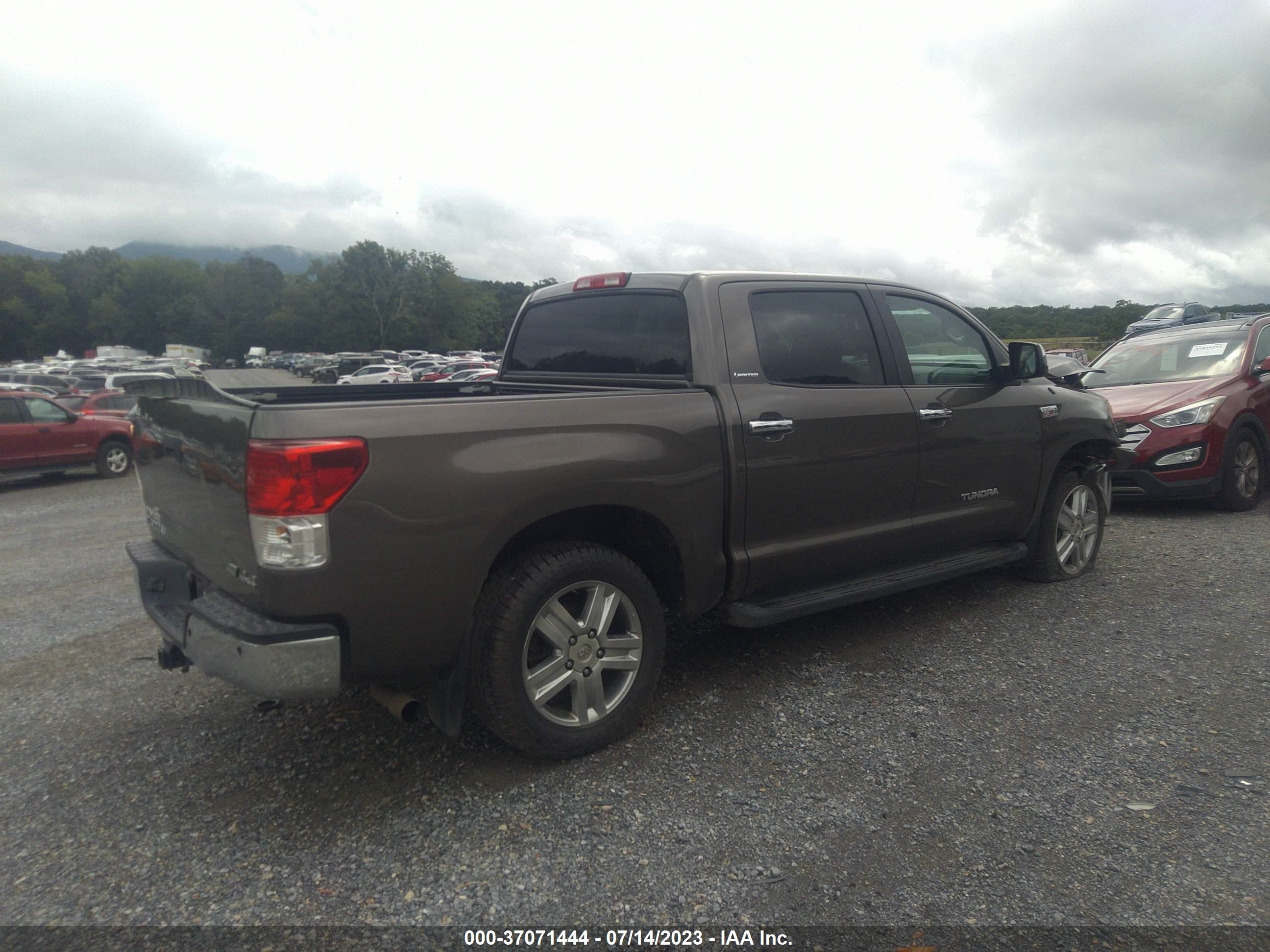 Photo 4 VIN: 5TFHW5F17AX100765 - TOYOTA TUNDRA 