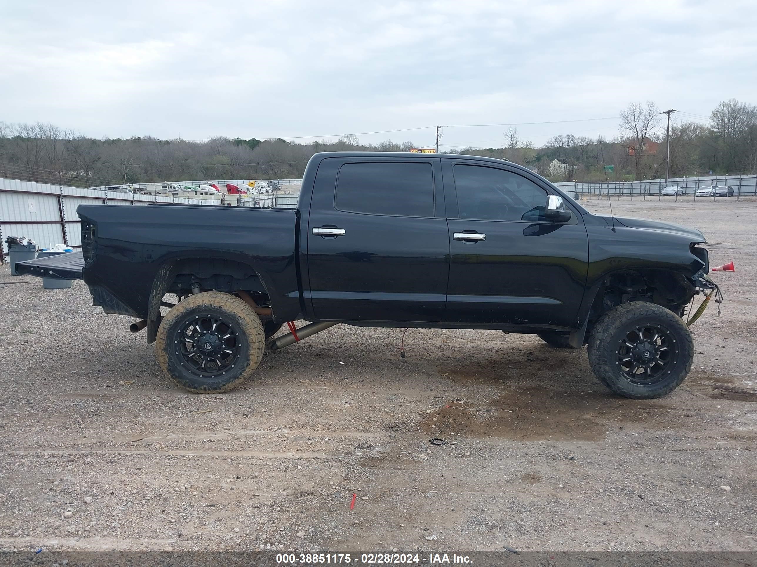 Photo 11 VIN: 5TFHW5F17HX625724 - TOYOTA TUNDRA 