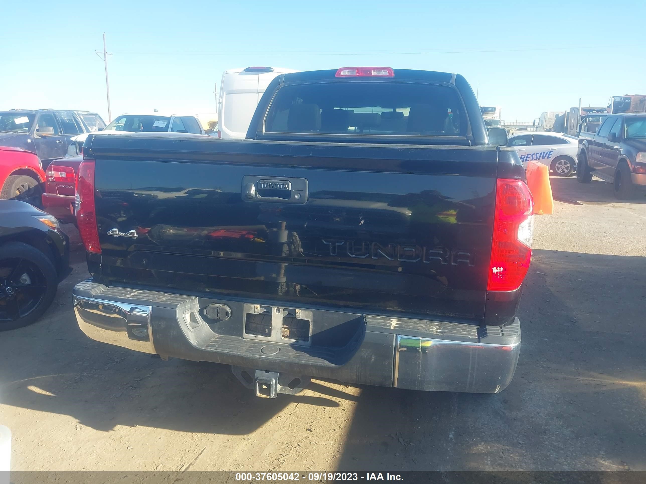 Photo 14 VIN: 5TFHW5F18EX329090 - TOYOTA TUNDRA 