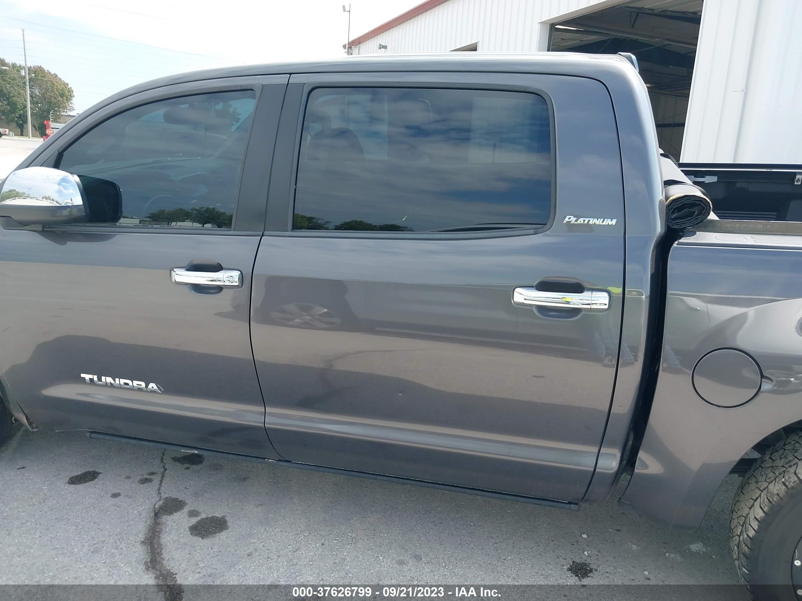 Photo 13 VIN: 5TFHY5F10CX253386 - TOYOTA TUNDRA 