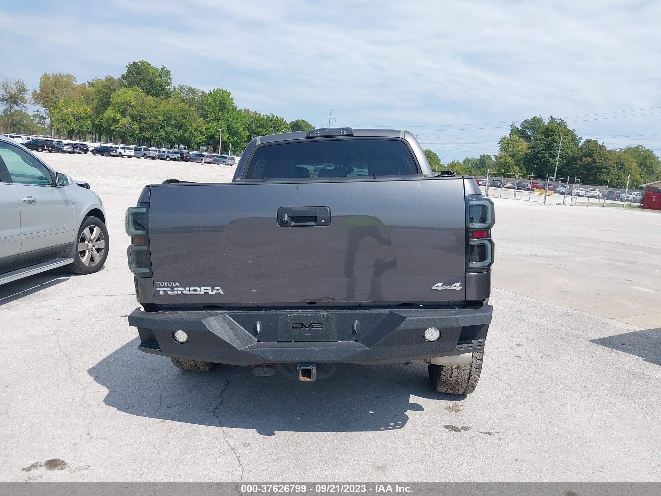 Photo 15 VIN: 5TFHY5F10CX253386 - TOYOTA TUNDRA 