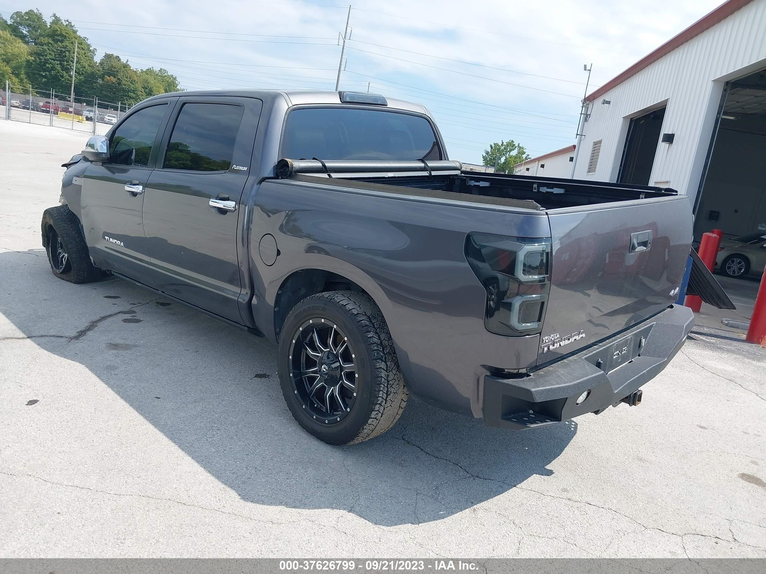 Photo 2 VIN: 5TFHY5F10CX253386 - TOYOTA TUNDRA 