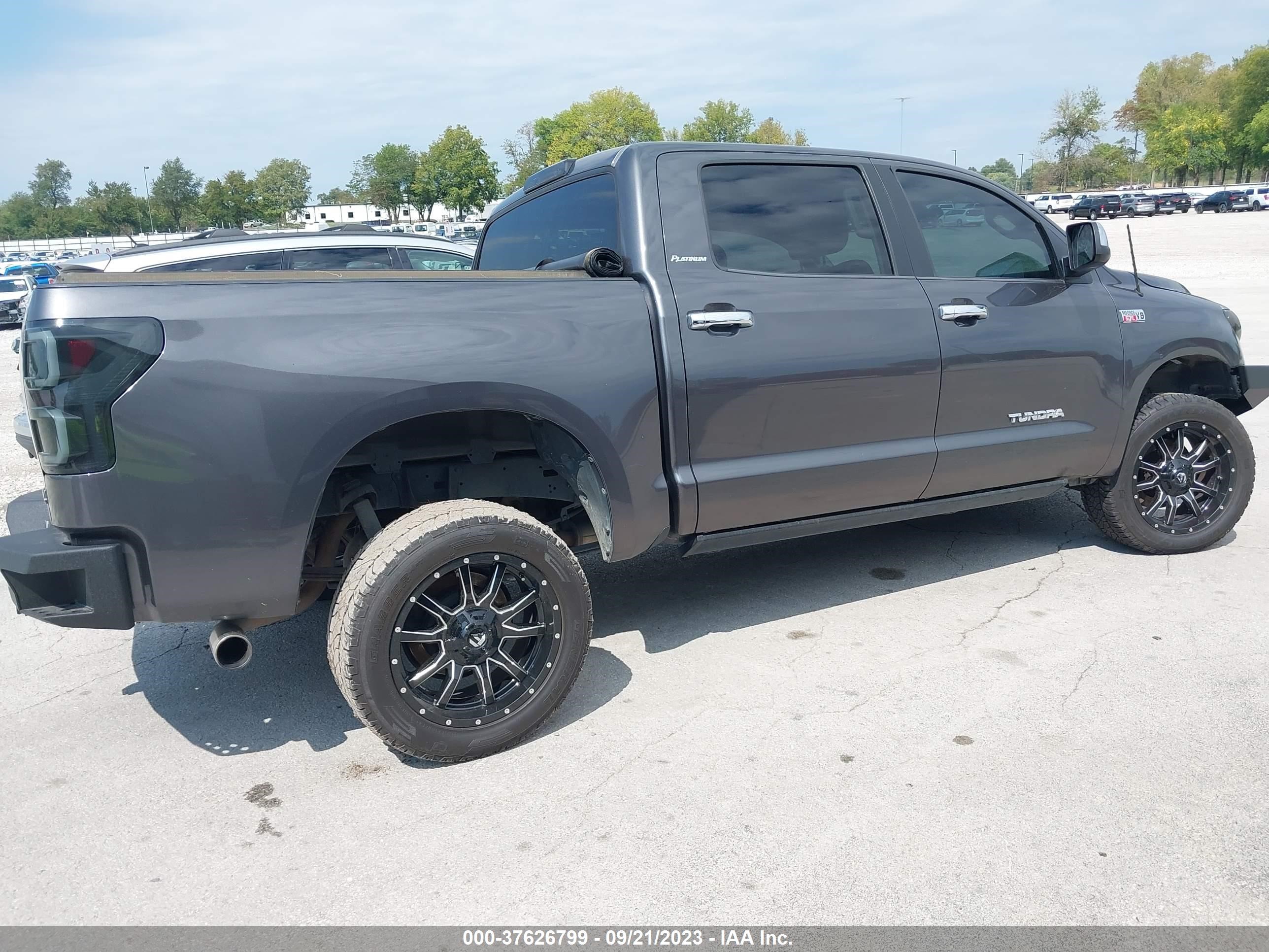 Photo 3 VIN: 5TFHY5F10CX253386 - TOYOTA TUNDRA 