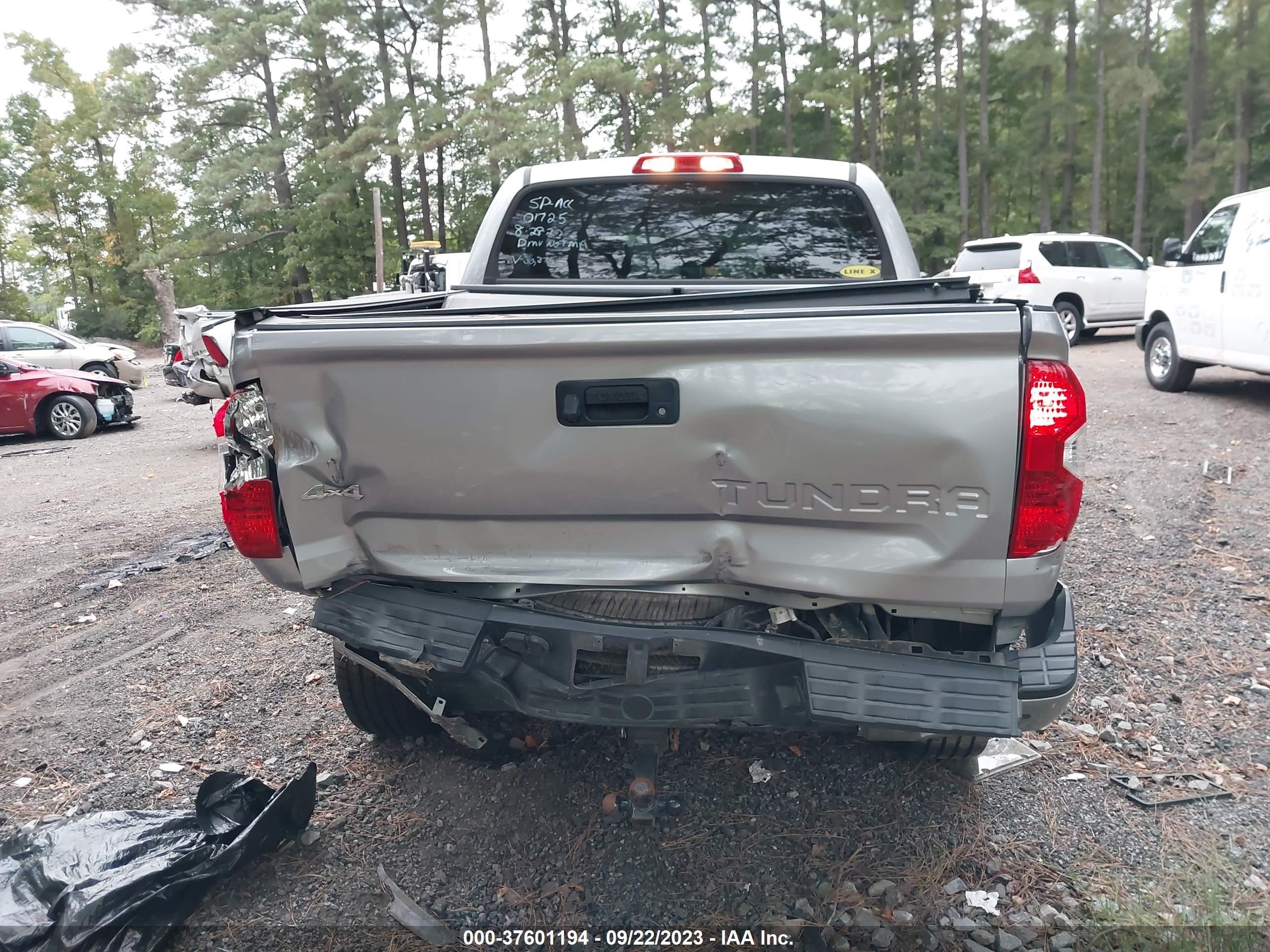 Photo 15 VIN: 5TFHY5F12GX501725 - TOYOTA TUNDRA 