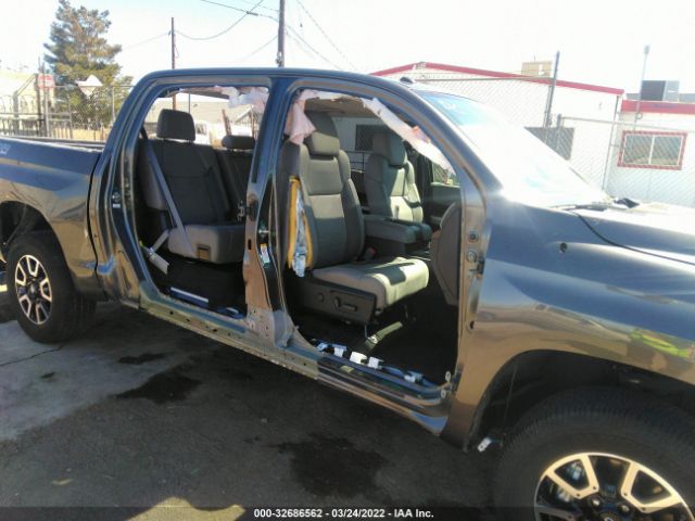 Photo 5 VIN: 5TFHY5F12JX760500 - TOYOTA TUNDRA 4WD 