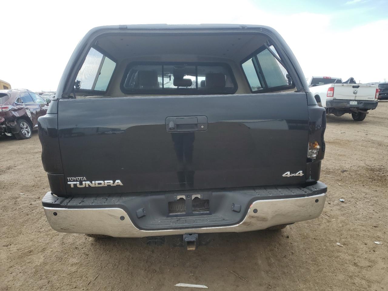 Photo 5 VIN: 5TFHY5F13BX167133 - TOYOTA TUNDRA 