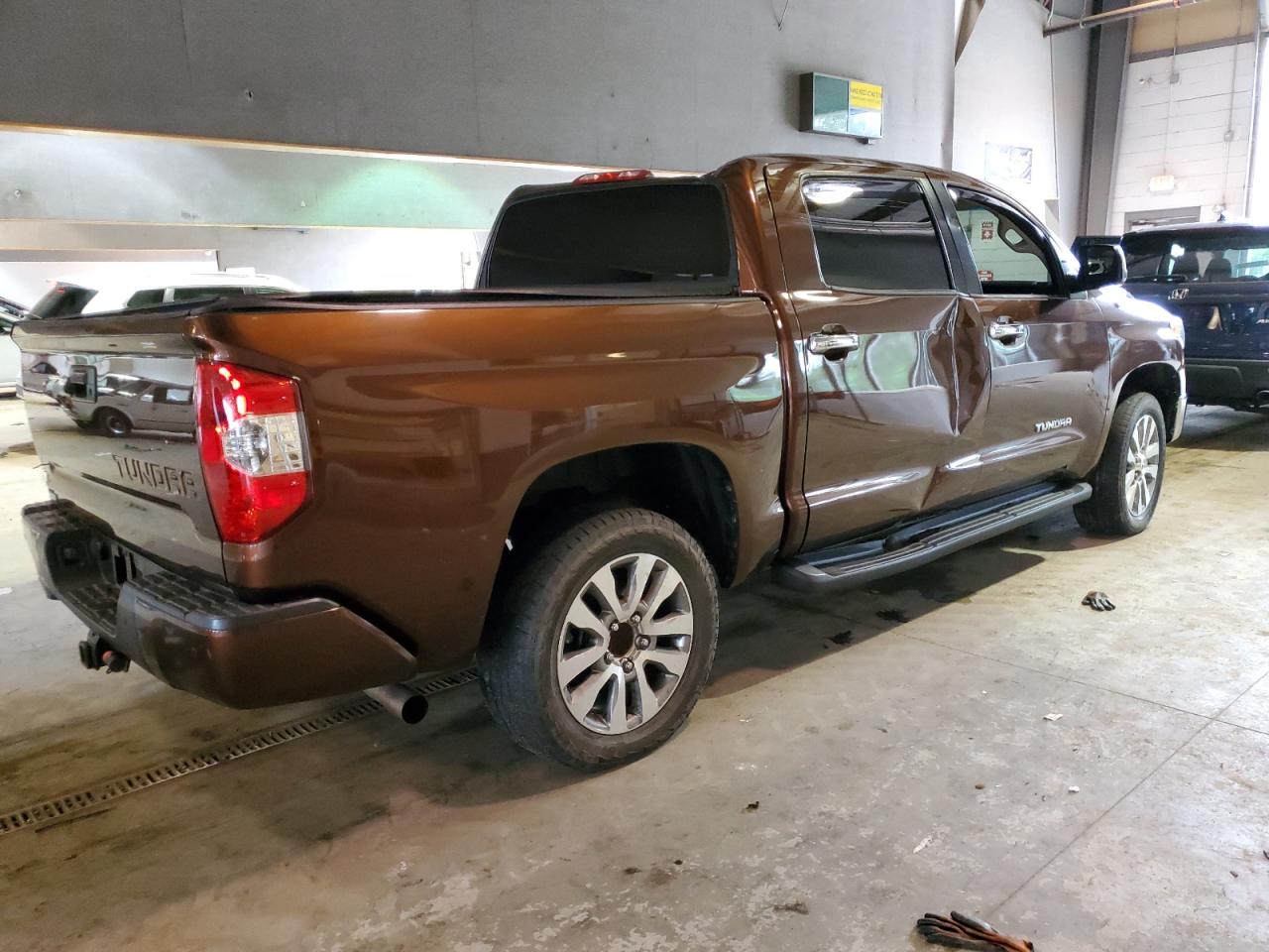 Photo 2 VIN: 5TFHY5F13FX423793 - TOYOTA TUNDRA 