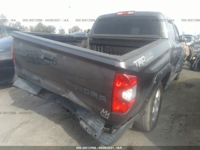 Photo 5 VIN: 5TFHY5F13GX523281 - TOYOTA TUNDRA 4WD TRUCK 