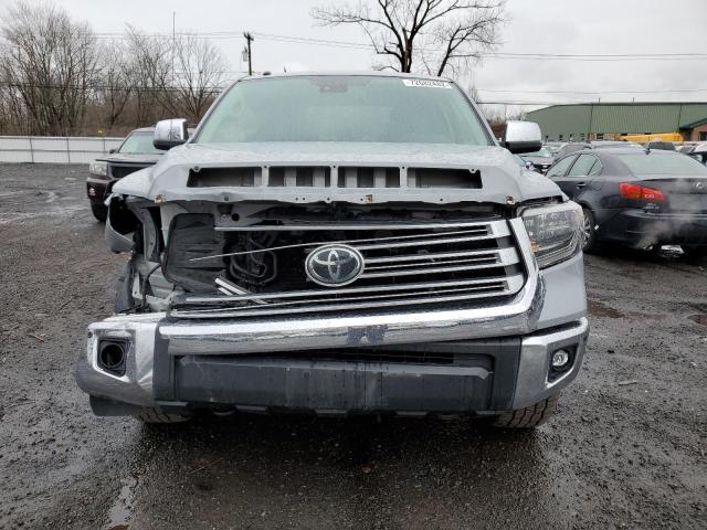 Photo 4 VIN: 5TFHY5F13JX734813 - TOYOTA TUNDRA CRE 