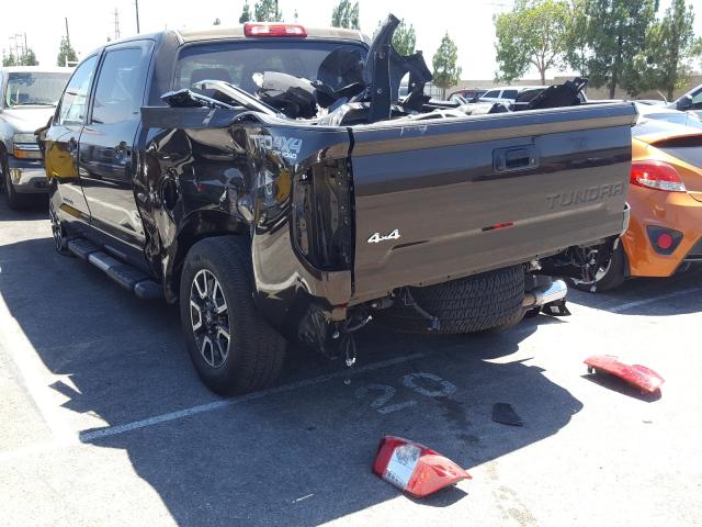 Photo 2 VIN: 5TFHY5F13JX752731 - TOYOTA TUNDRA CRE 