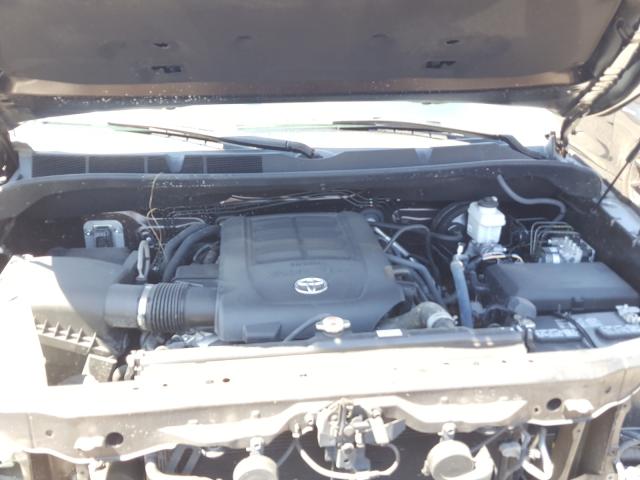 Photo 6 VIN: 5TFHY5F13JX752731 - TOYOTA TUNDRA CRE 