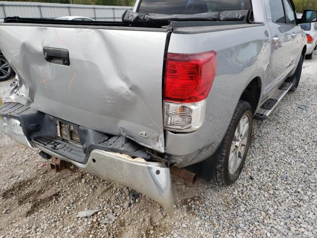 Photo 9 VIN: 5TFHY5F16CX252081 - TOYOTA TUNDRA CRE 